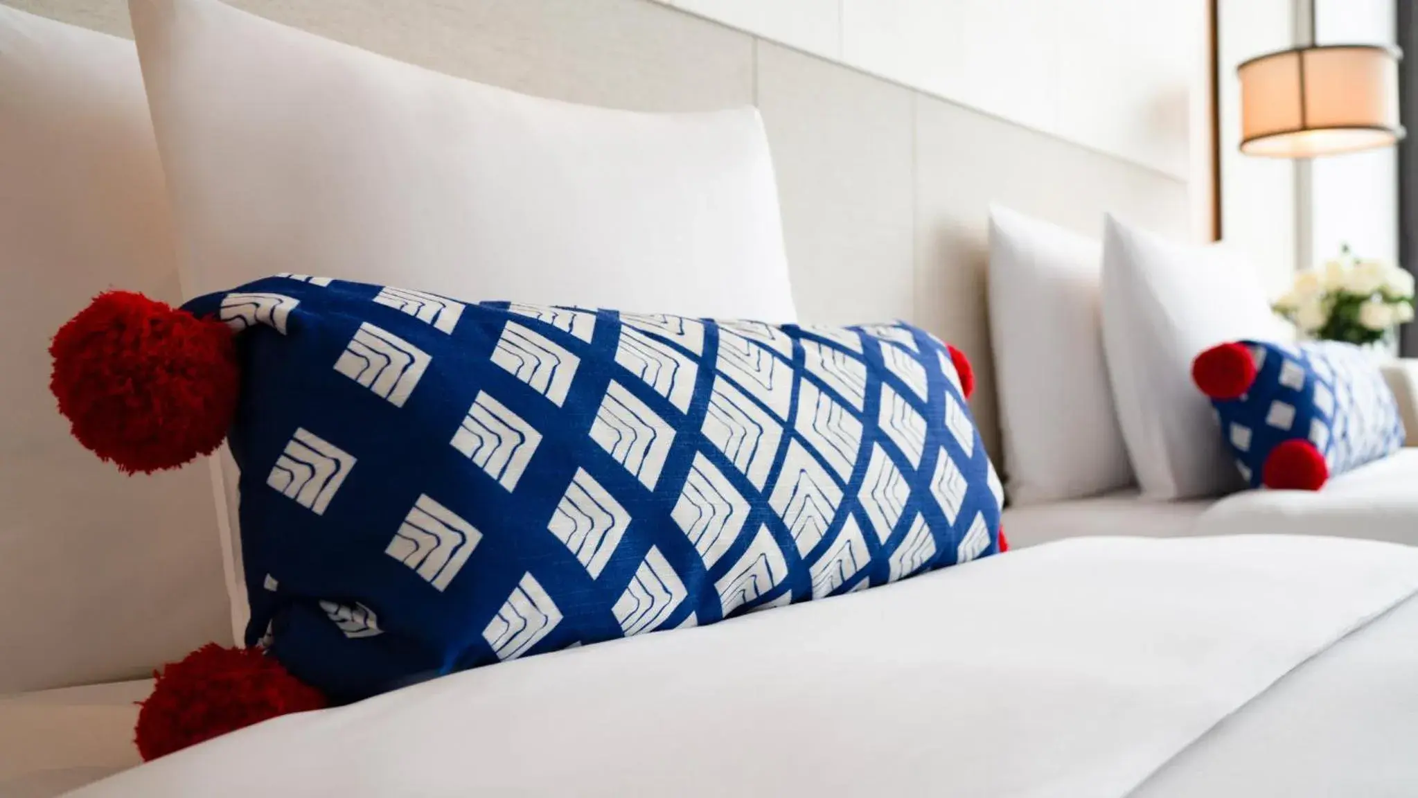 Photo of the whole room, Bed in Hotel Indigo Dali Erhai by IHG Photo of the whole room, Bed in Hotel Indigo Dali Erhai by IHG