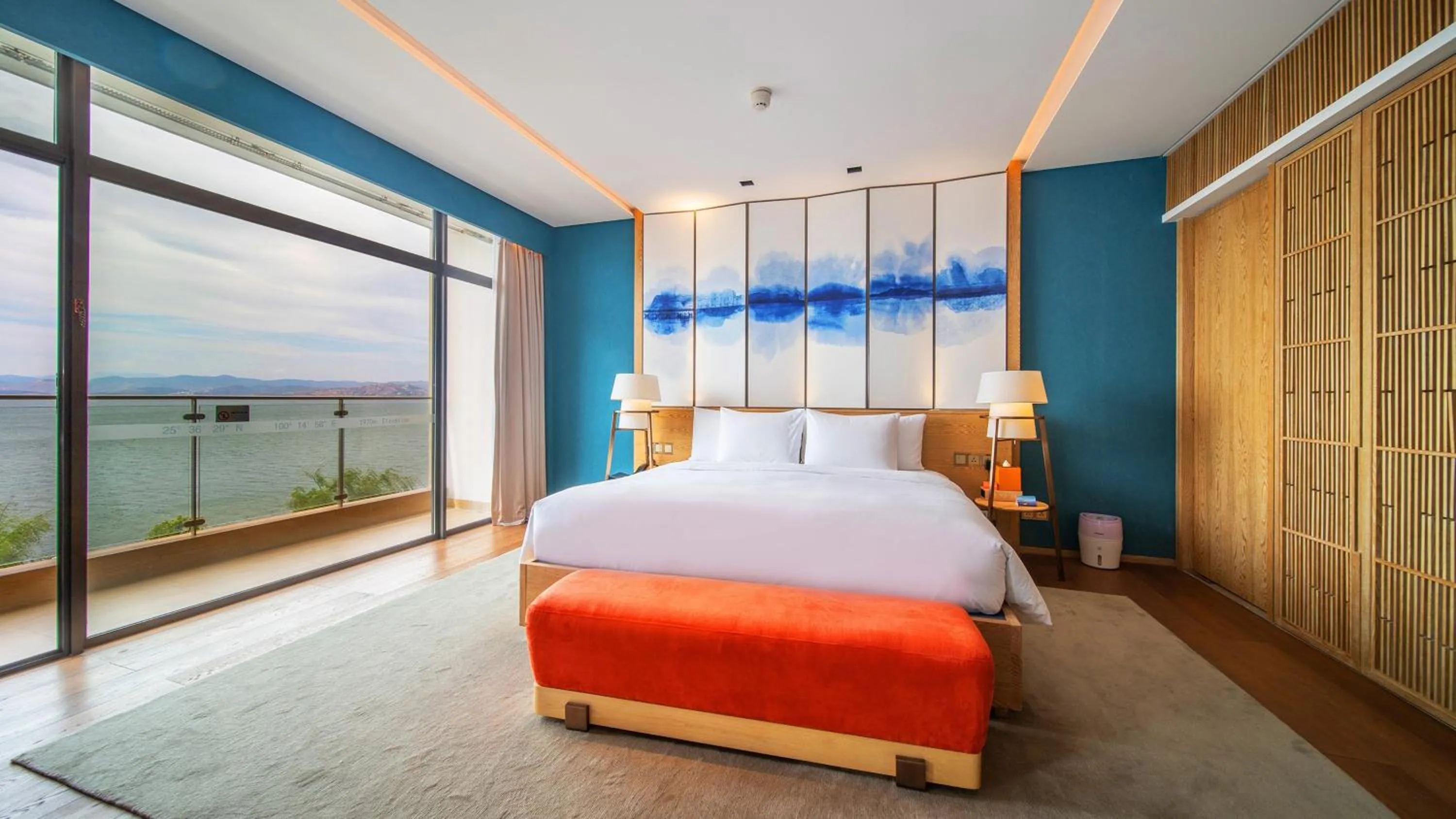 Bedroom, Bed in Hotel Indigo Dali Erhai by IHG