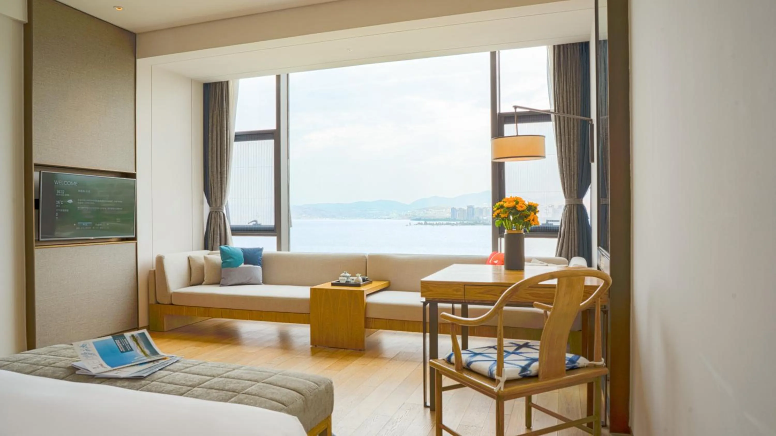 Photo of the whole room in Hotel Indigo Dali Erhai by IHG
