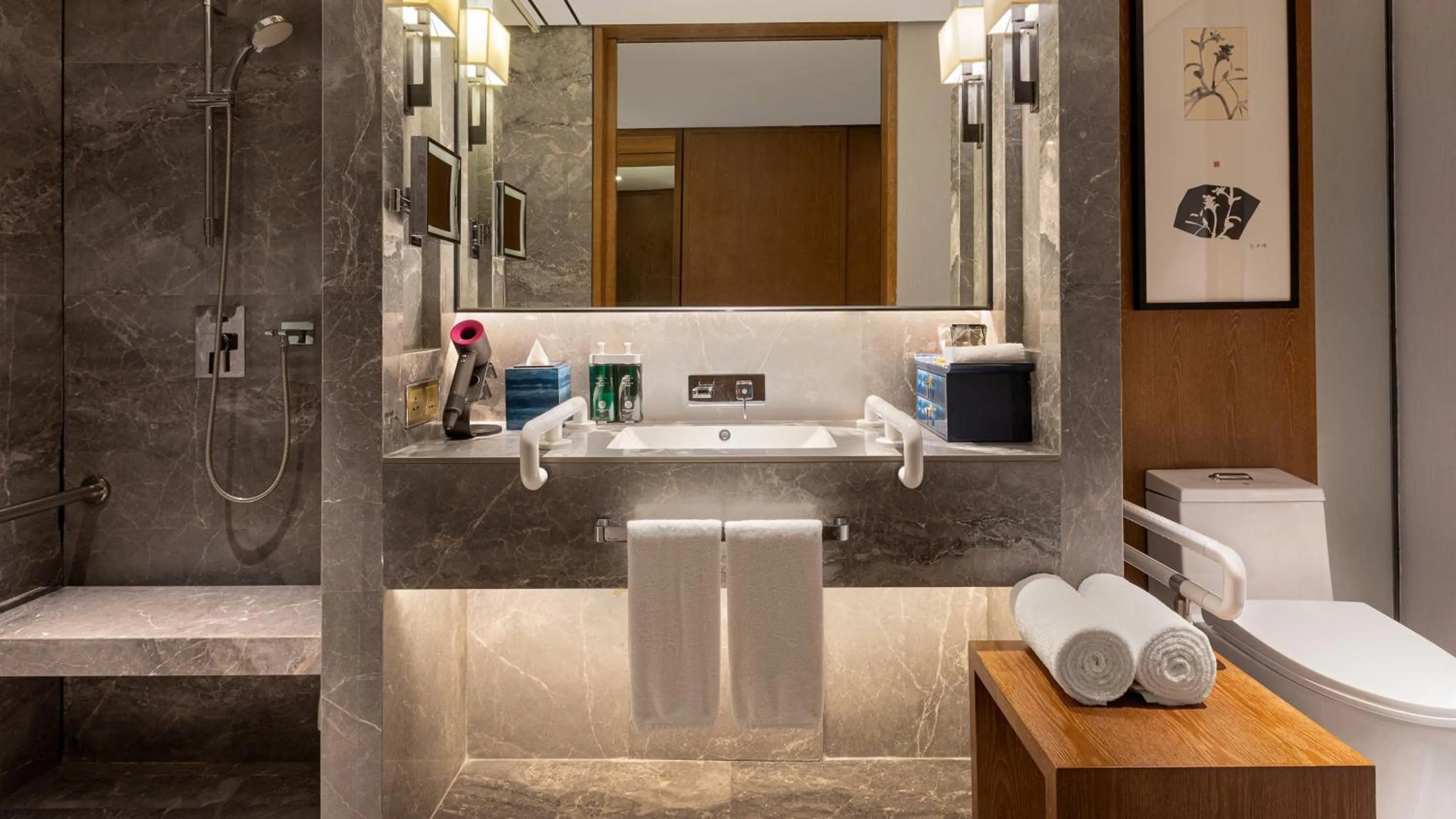 Photo of the whole room in Hotel Indigo Dali Erhai by IHG