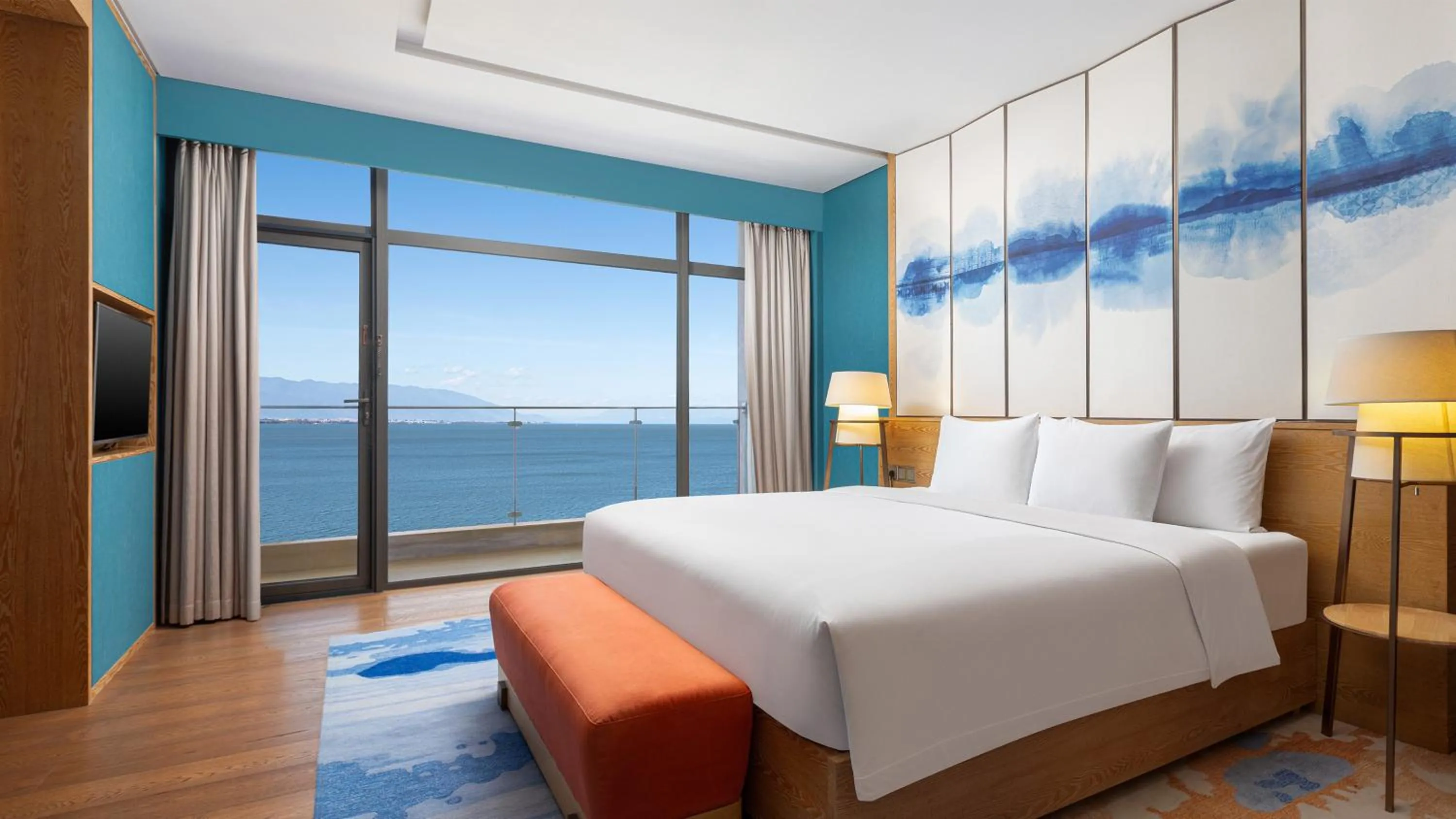 Photo of the whole room, Bed in Hotel Indigo Dali Erhai by IHG