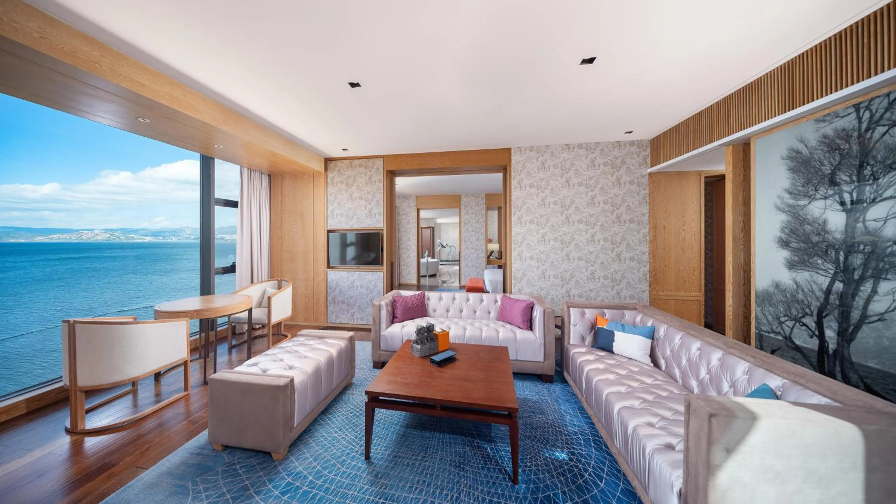 Bedroom in Hotel Indigo Dali Erhai by IHG