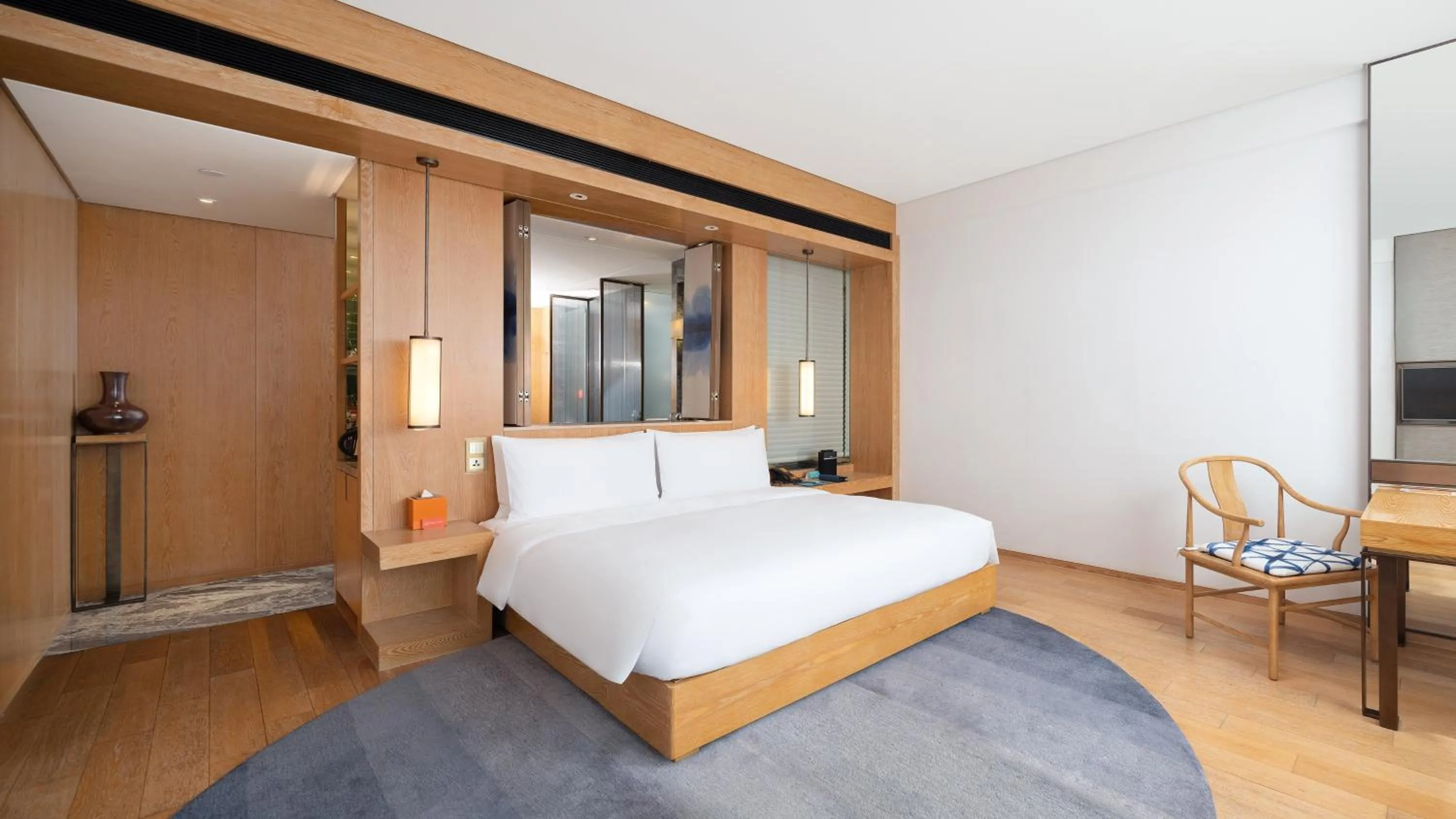 Photo of the whole room, Bed in Hotel Indigo Dali Erhai by IHG