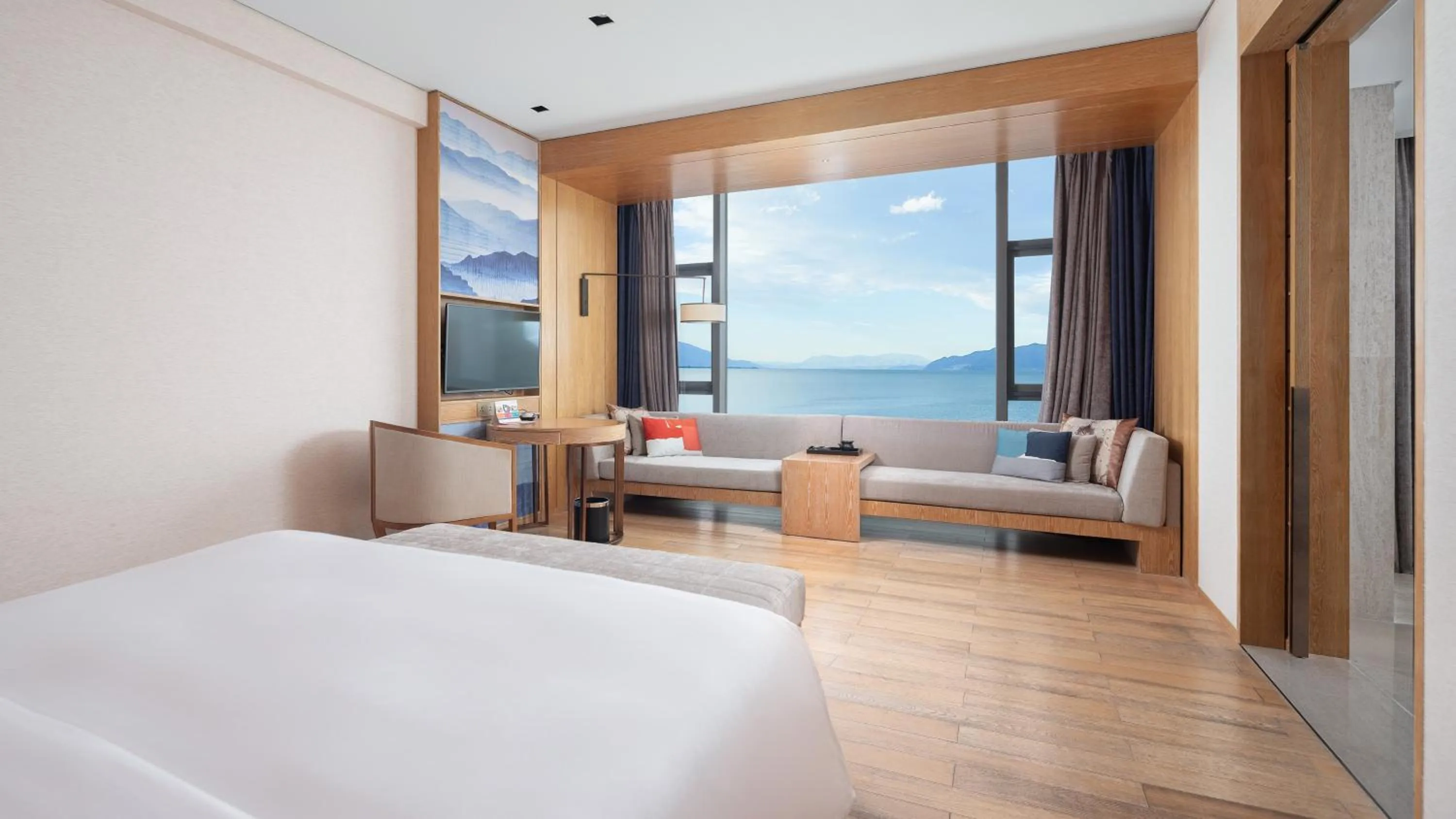 Photo of the whole room, Bed in Hotel Indigo Dali Erhai by IHG