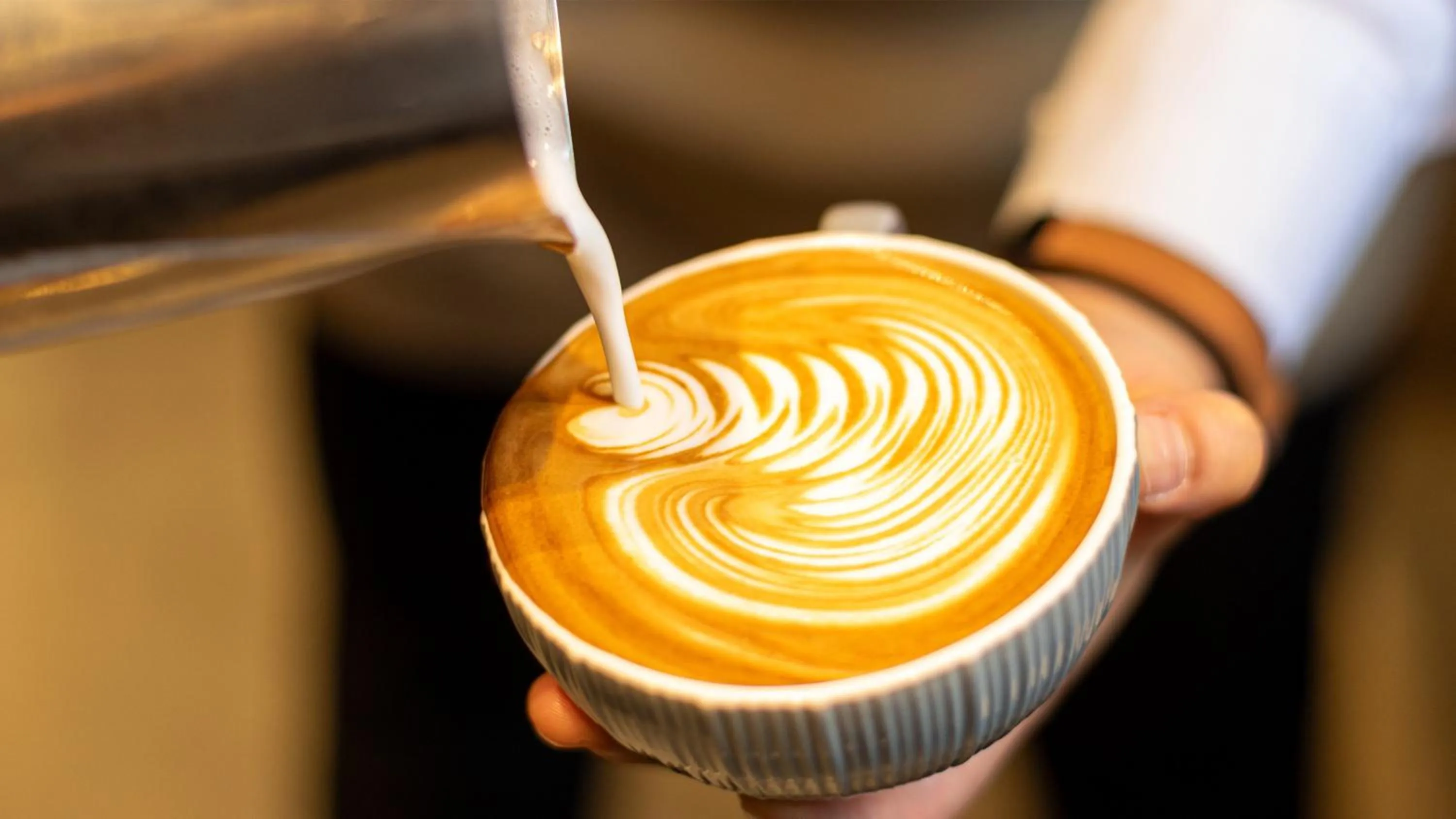 Lounge or bar in Hotel Indigo Dali Erhai by IHG