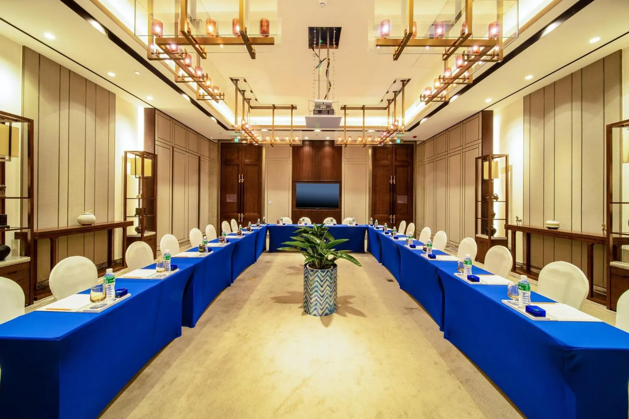 Meeting/conference room in Hotel Indigo Dali Erhai by IHG