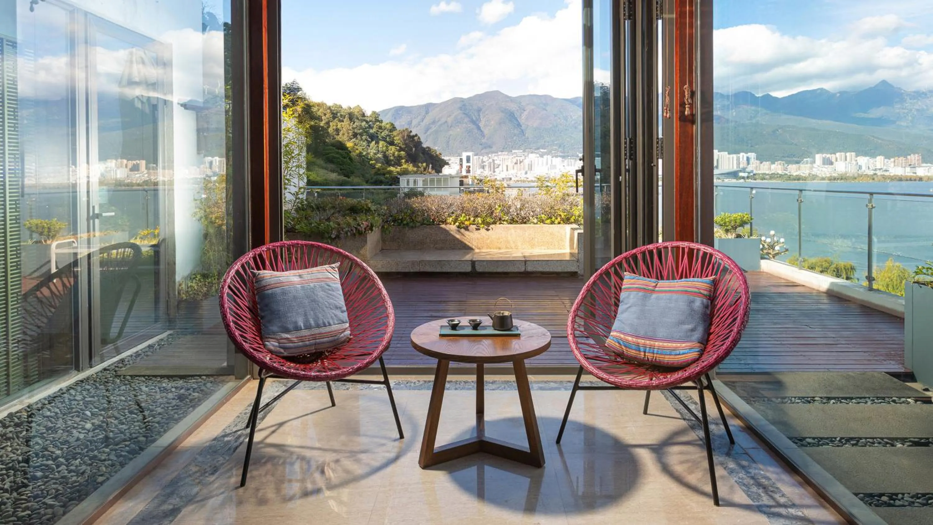 Bedroom in Hotel Indigo Dali Erhai by IHG