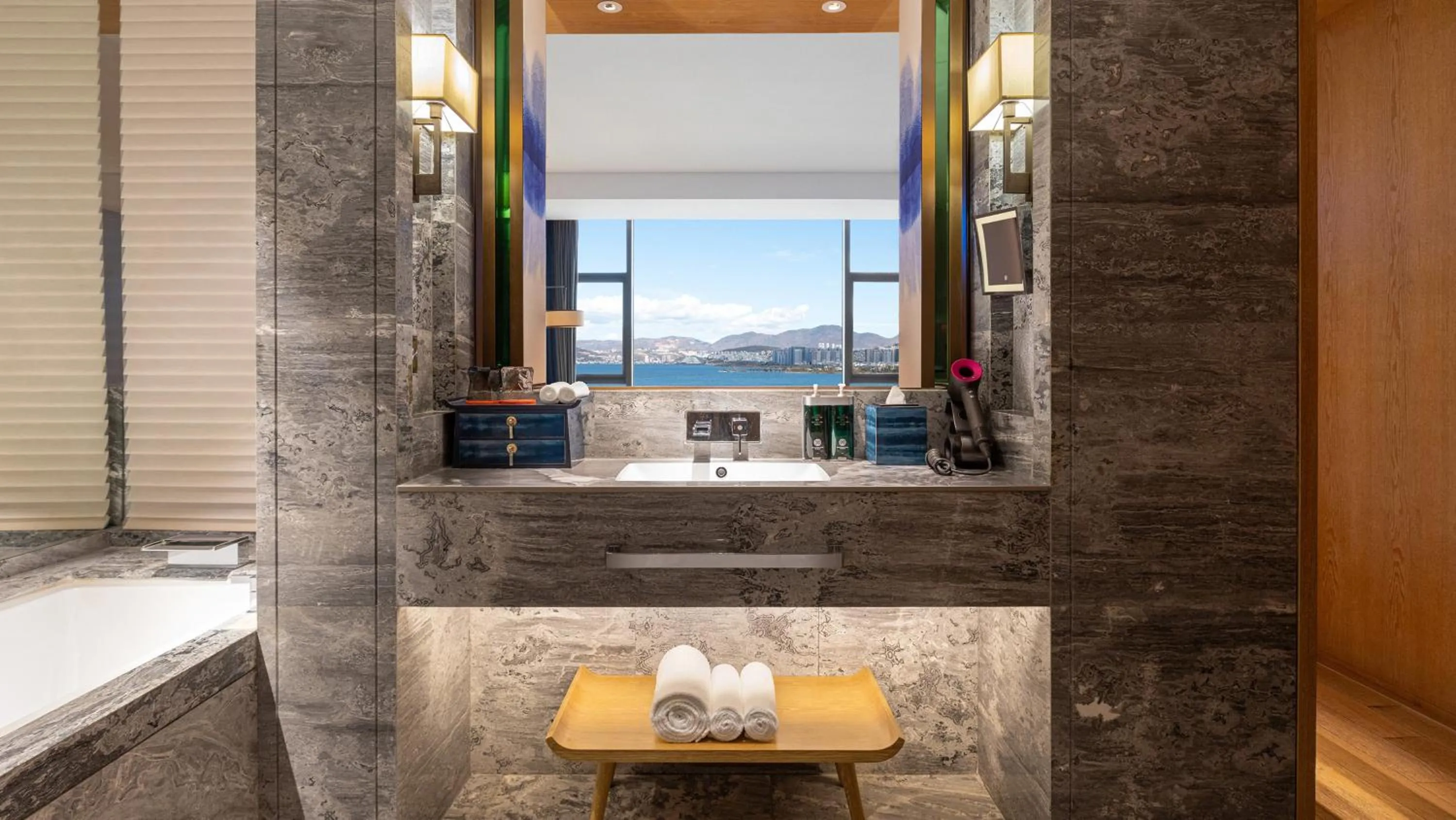 Photo of the whole room in Hotel Indigo Dali Erhai by IHG