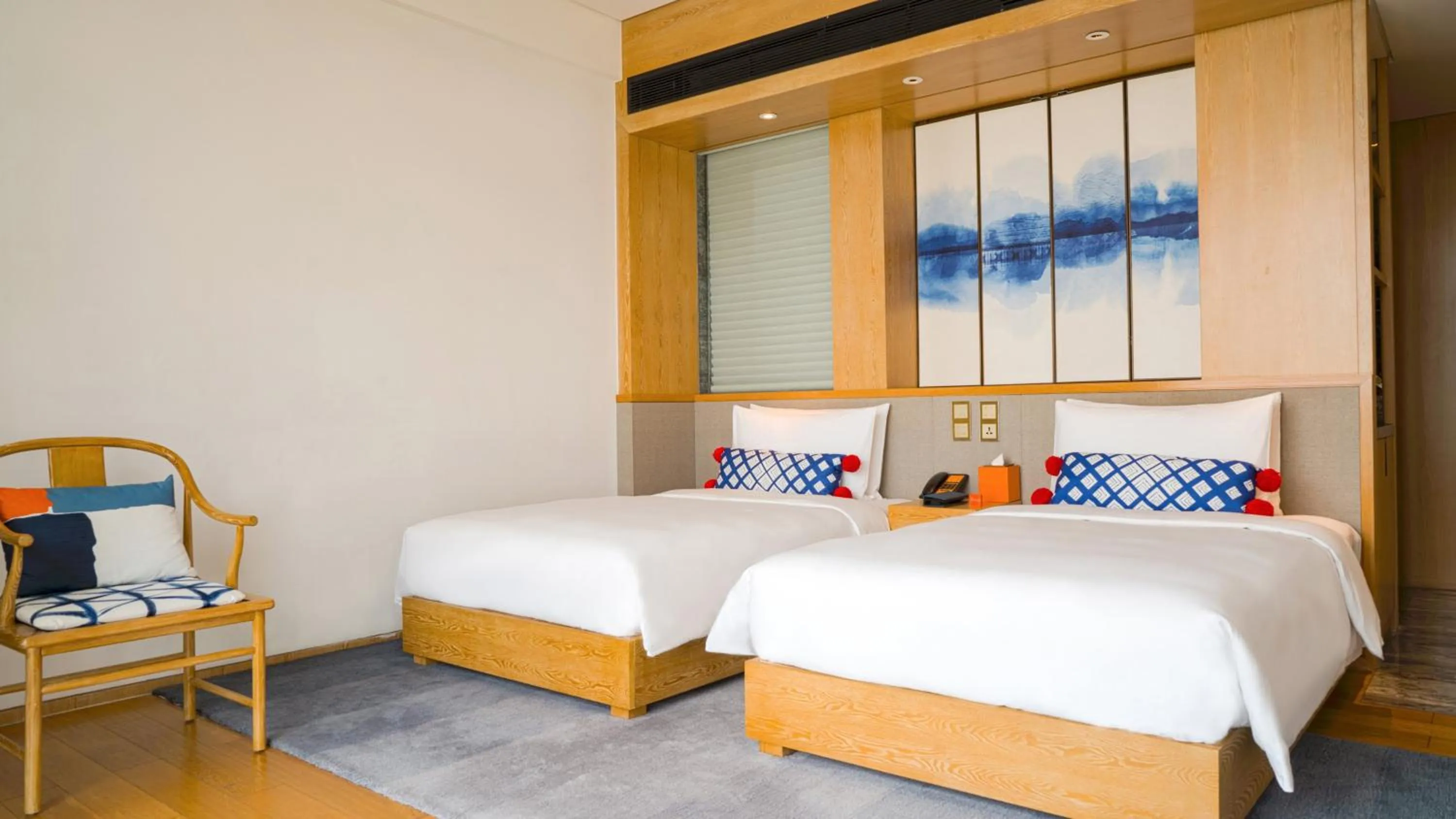 Photo of the whole room, Bed in Hotel Indigo Dali Erhai by IHG