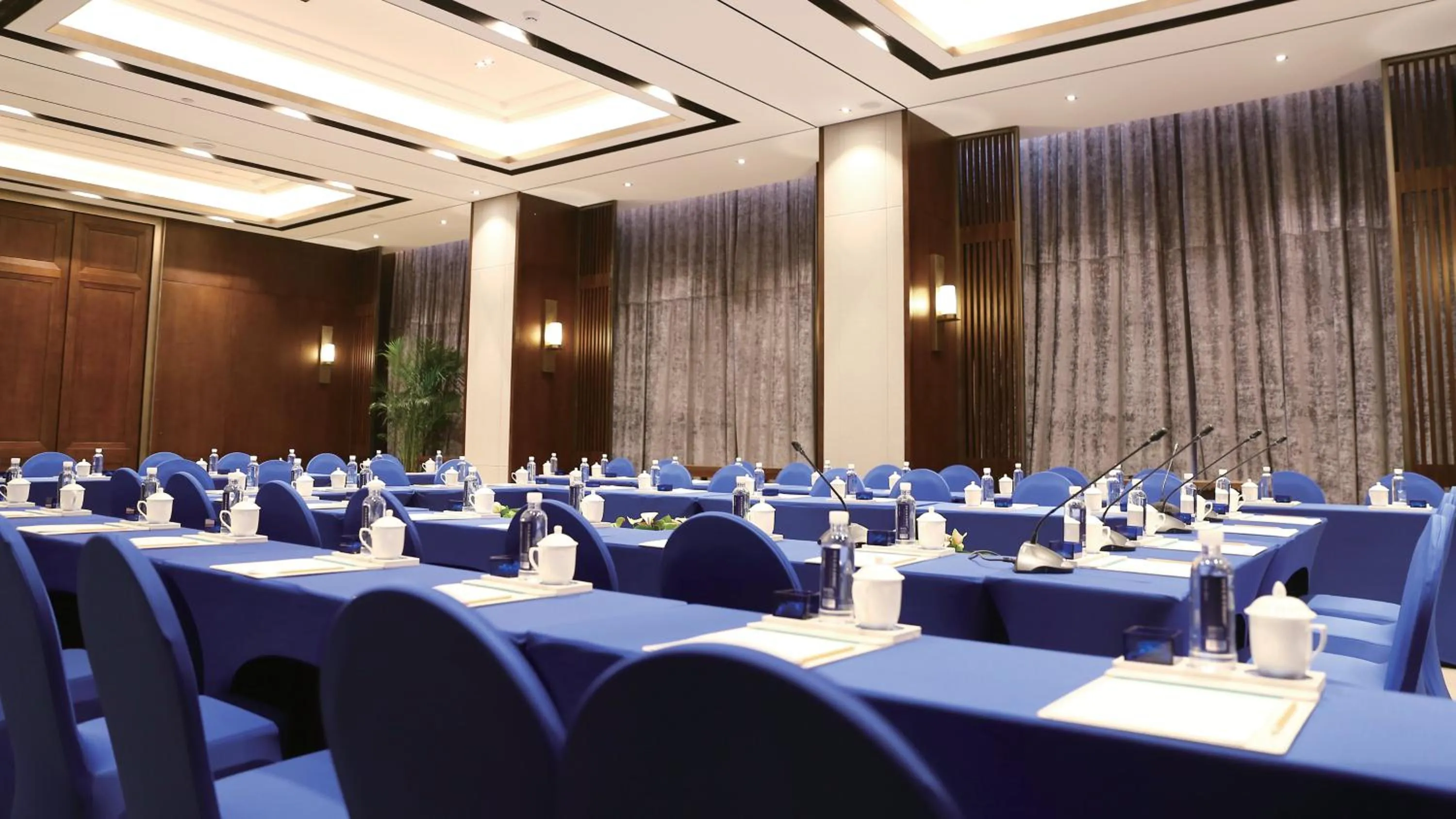 Meeting/conference room in Hotel Indigo Dali Erhai by IHG