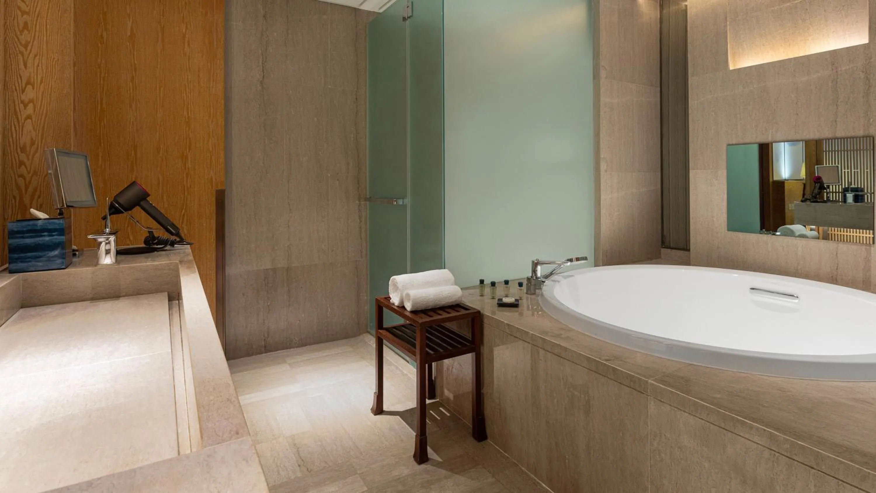 Bedroom in Hotel Indigo Dali Erhai by IHG