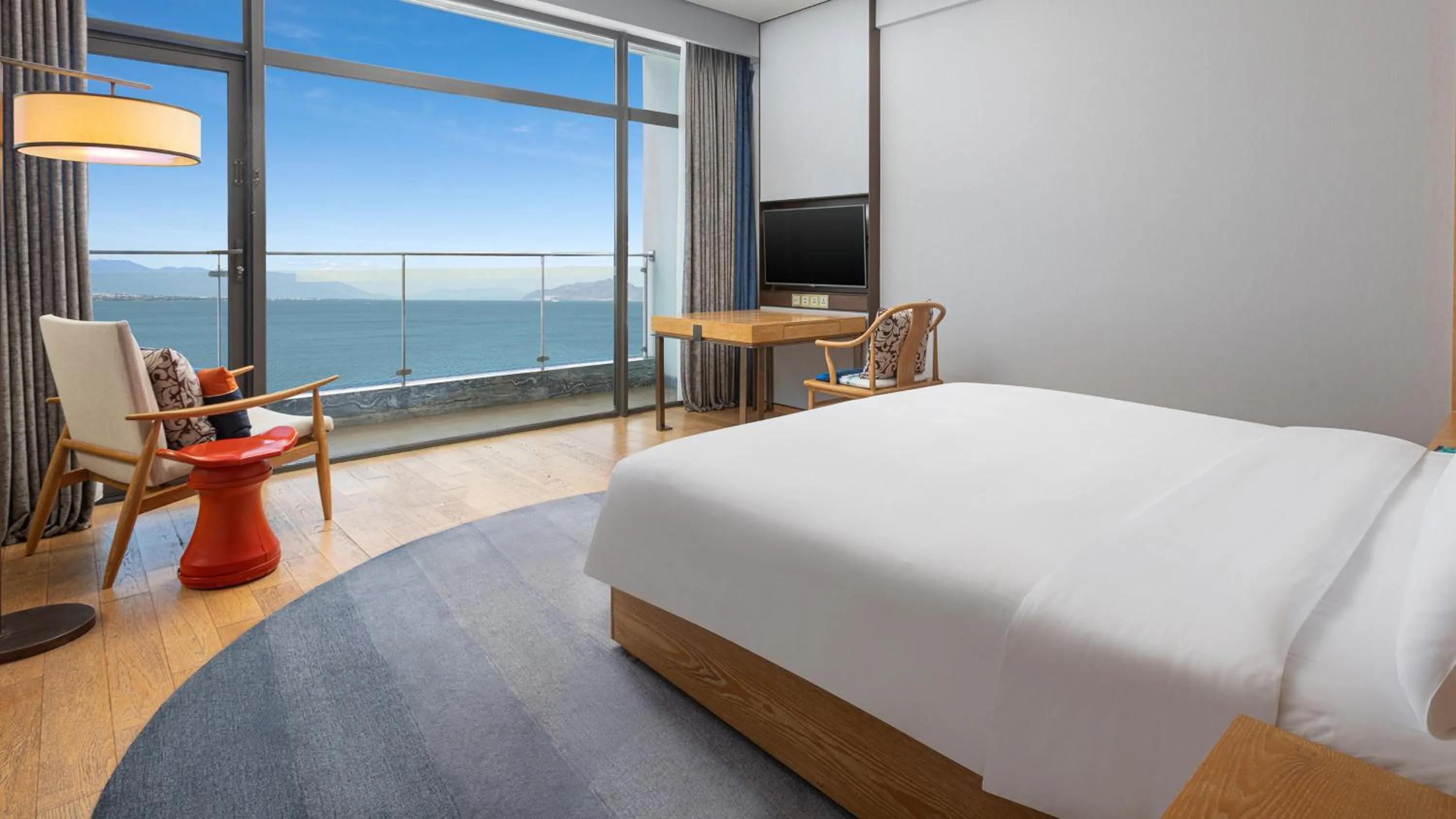 Photo of the whole room, Bed in Hotel Indigo Dali Erhai by IHG