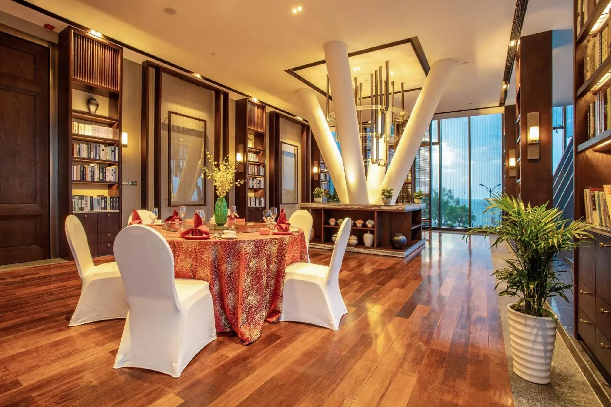 Restaurant/places to eat in Hotel Indigo Dali Erhai by IHG Restaurant/places to eat in Hotel Indigo Dali Erhai by IHG