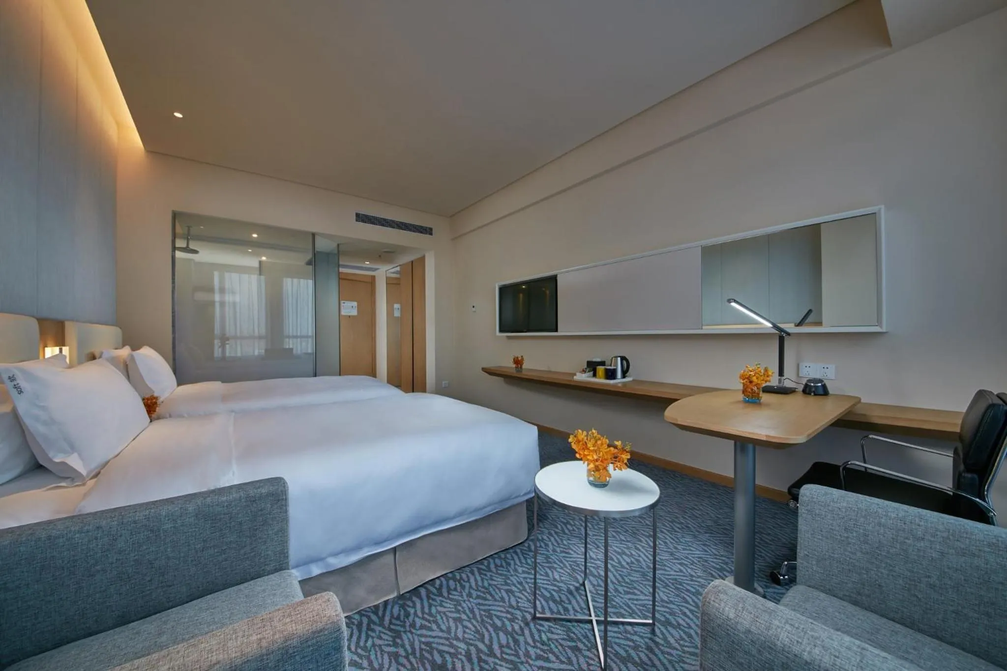 Photo of the whole room, Bed in Holiday Inn Express Nantong Textile City by IHG