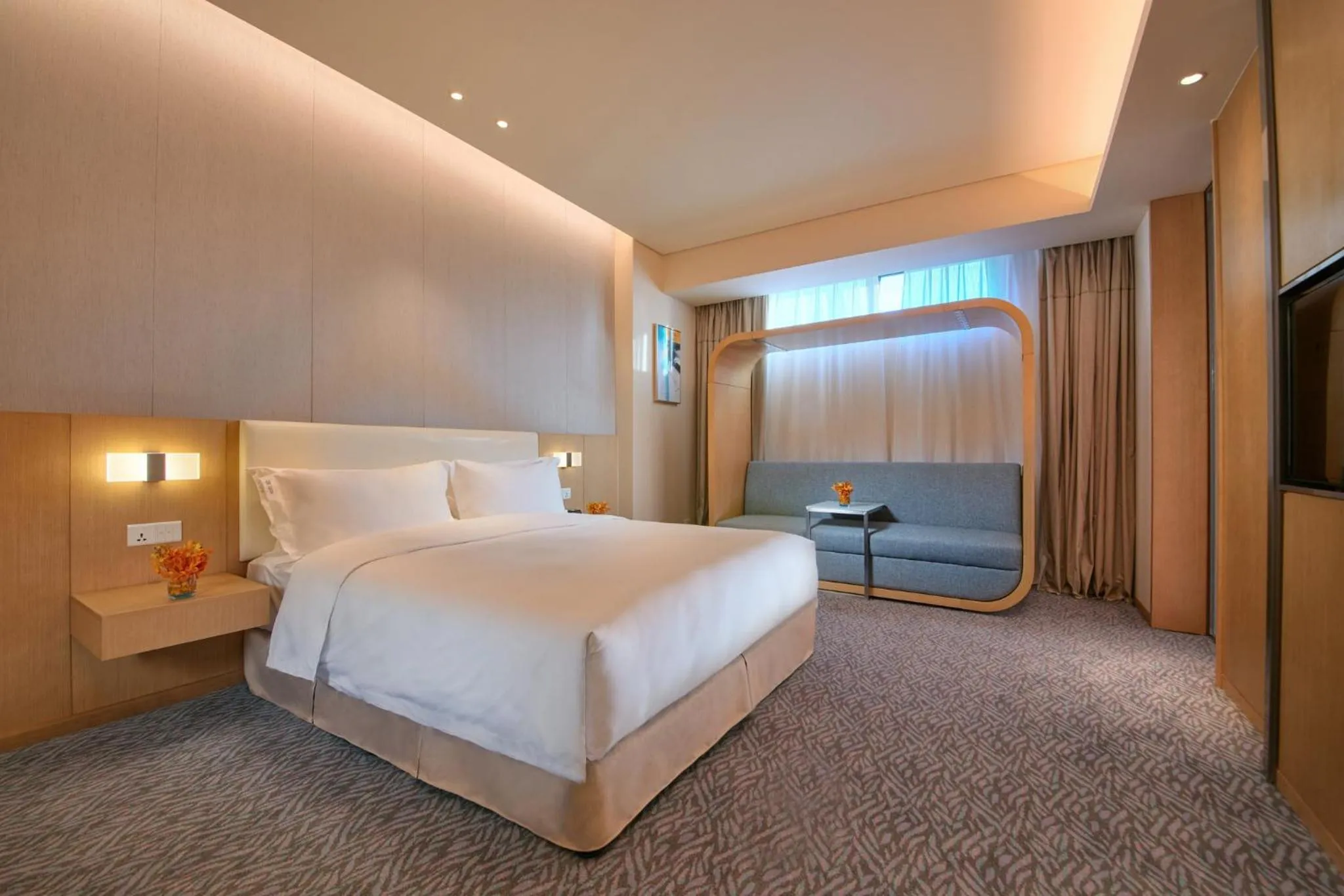 Photo of the whole room, Bed in Holiday Inn Express Nantong Textile City by IHG