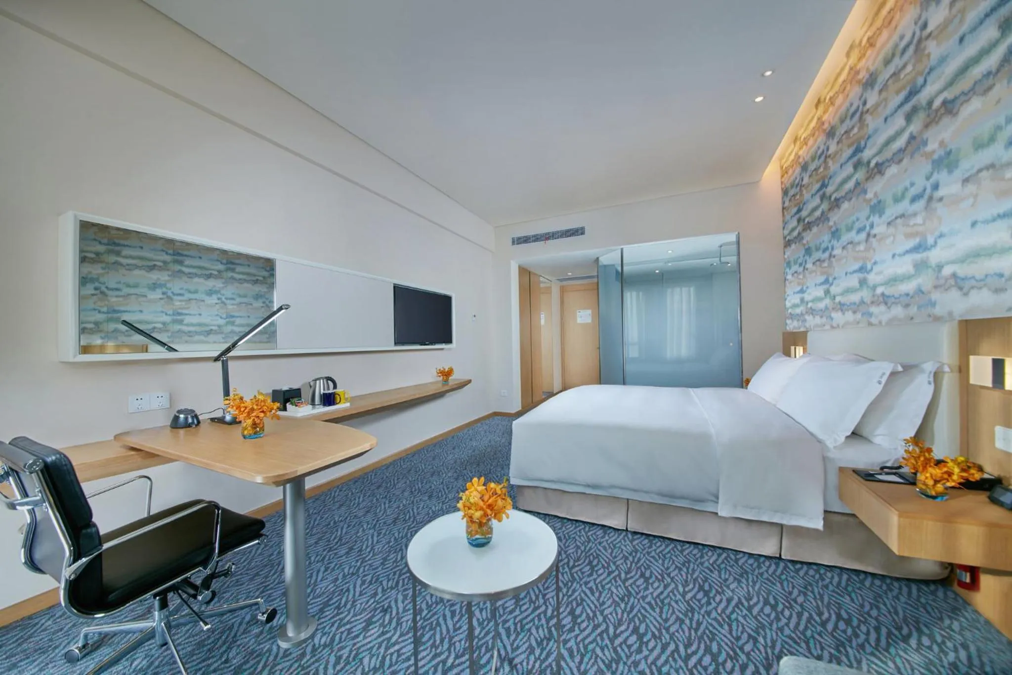 Photo of the whole room, Bed in Holiday Inn Express Nantong Textile City by IHG