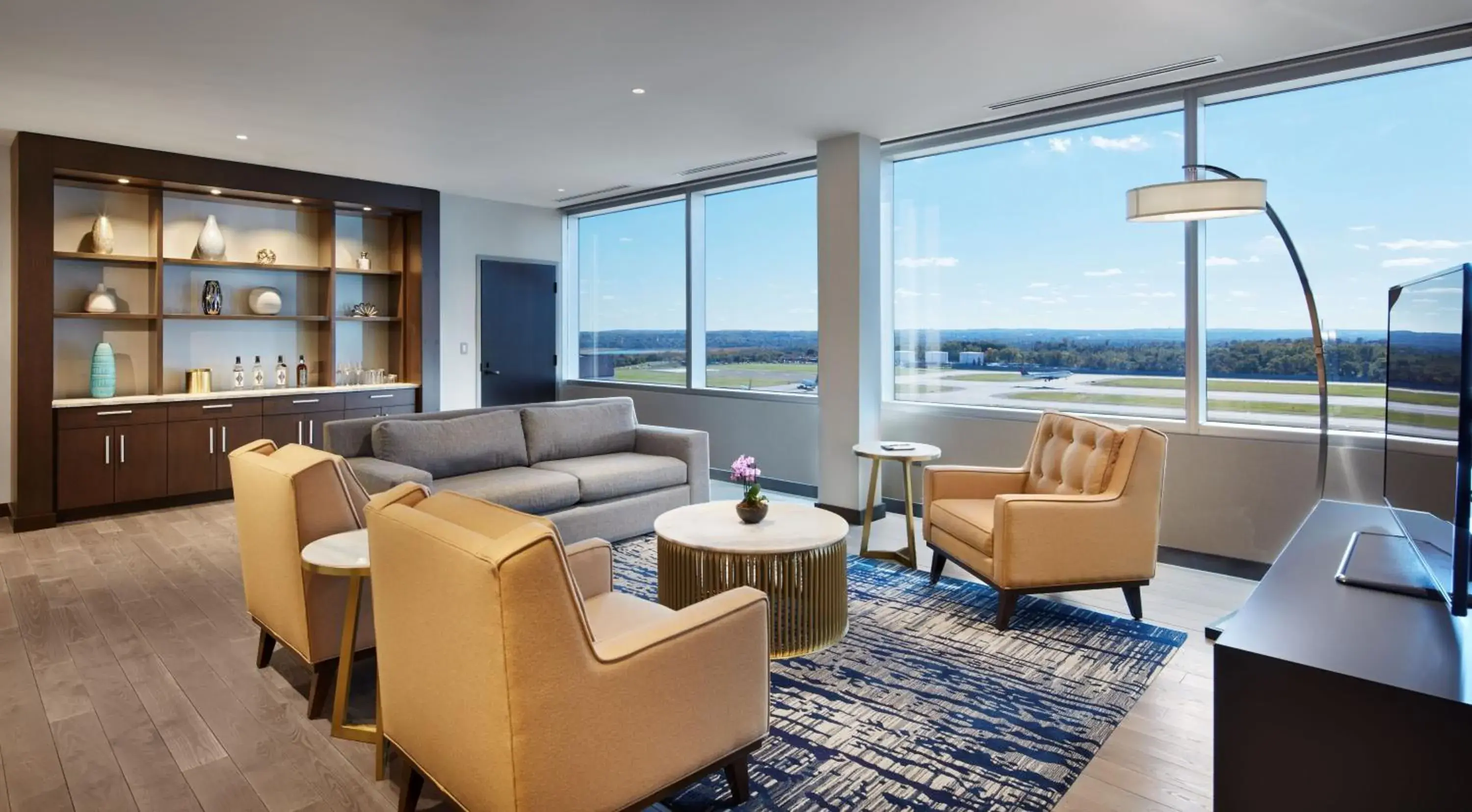Photo of the whole room in InterContinental Minneapolis - St. Paul Airport by IHG Photo of the whole room in InterContinental Minneapolis - St. Paul Airport by IHG