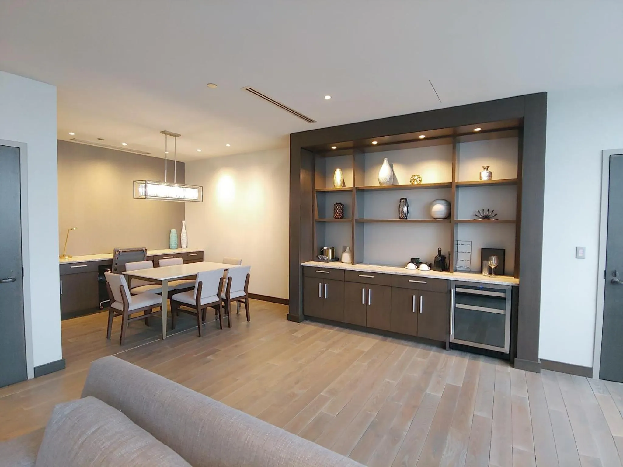 Photo of the whole room in InterContinental Minneapolis - St. Paul Airport by IHG