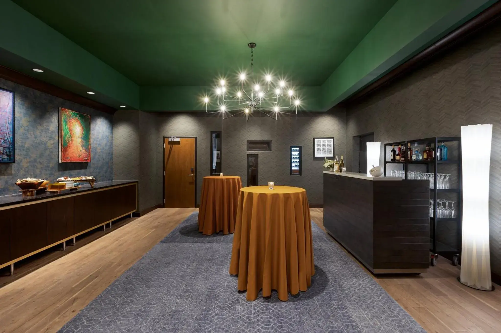 Restaurant/places to eat in InterContinental Minneapolis - St. Paul Airport by IHG Restaurant/places to eat in InterContinental Minneapolis - St. Paul Airport by IHG