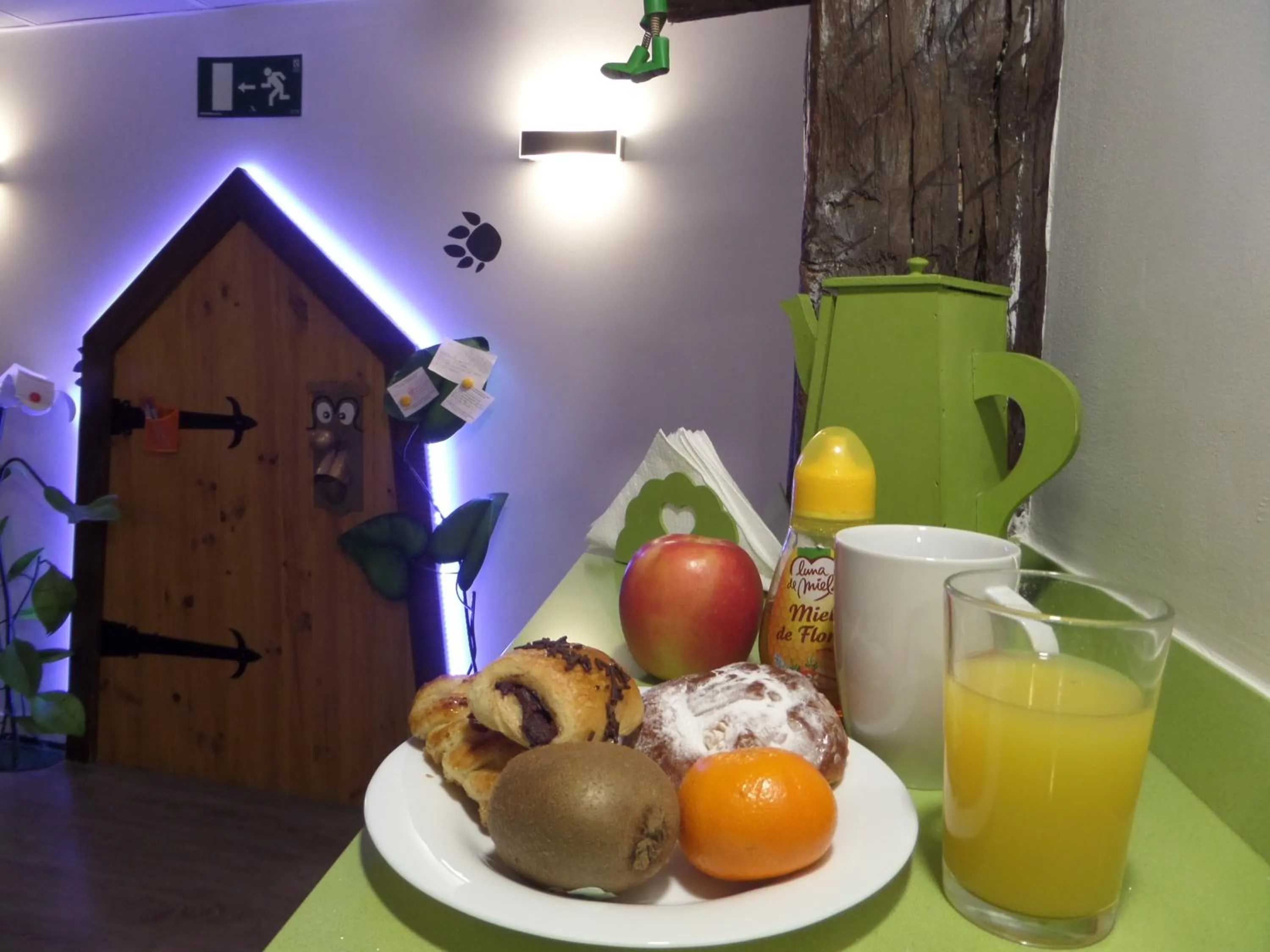 Breakfast in Pensión AliciaZzz Bed And Breakfast Bilbao
