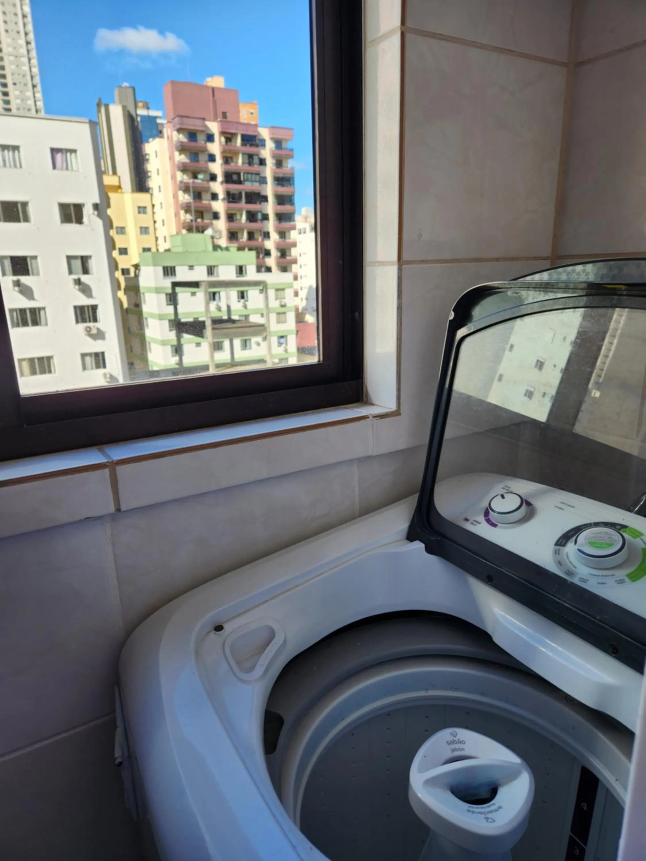 2 quartos a 200mts praia Central, GARAGEM, CHURRASQUEIRA, WI-FI 90 Mbps, PET FRIENDLY