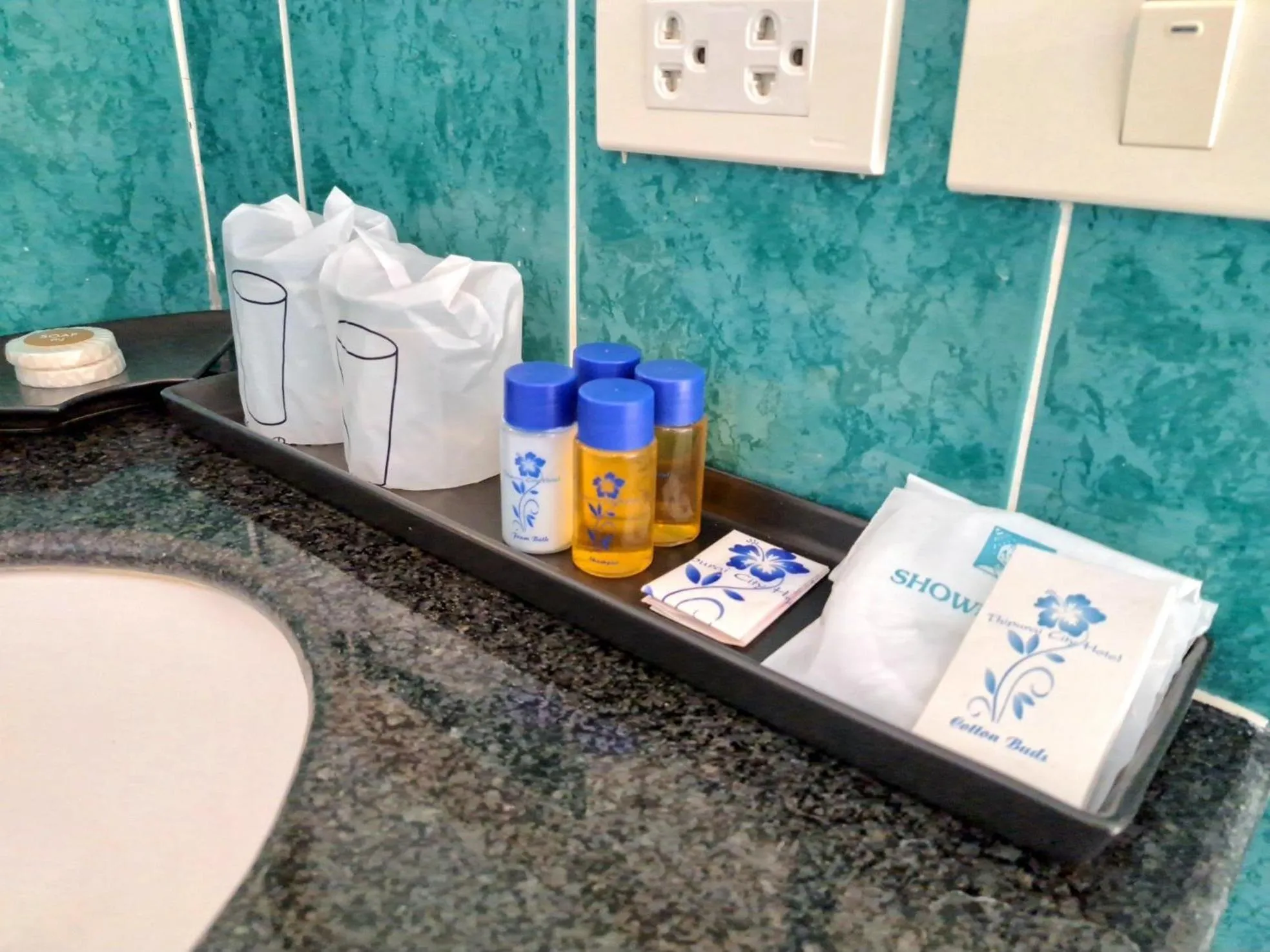 Bathroom in Thipurai City Hotel