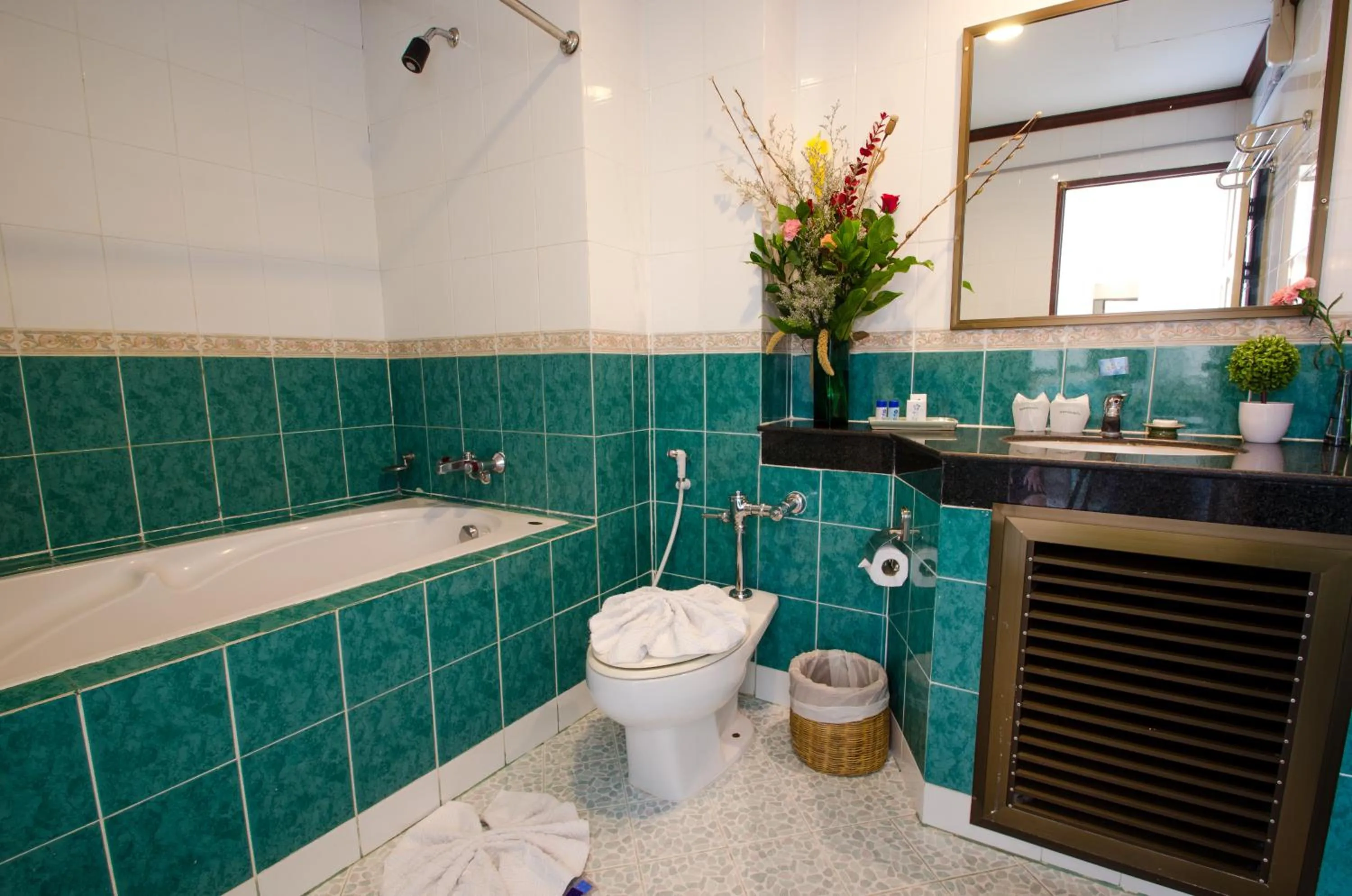 Toilet in Thipurai City Hotel