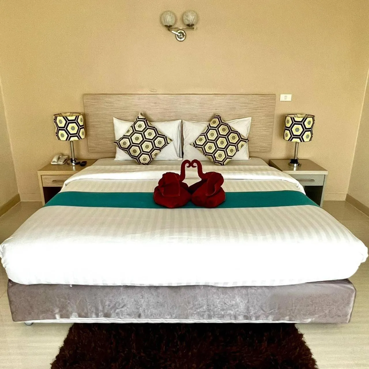 Bed in Thipurai City Hotel