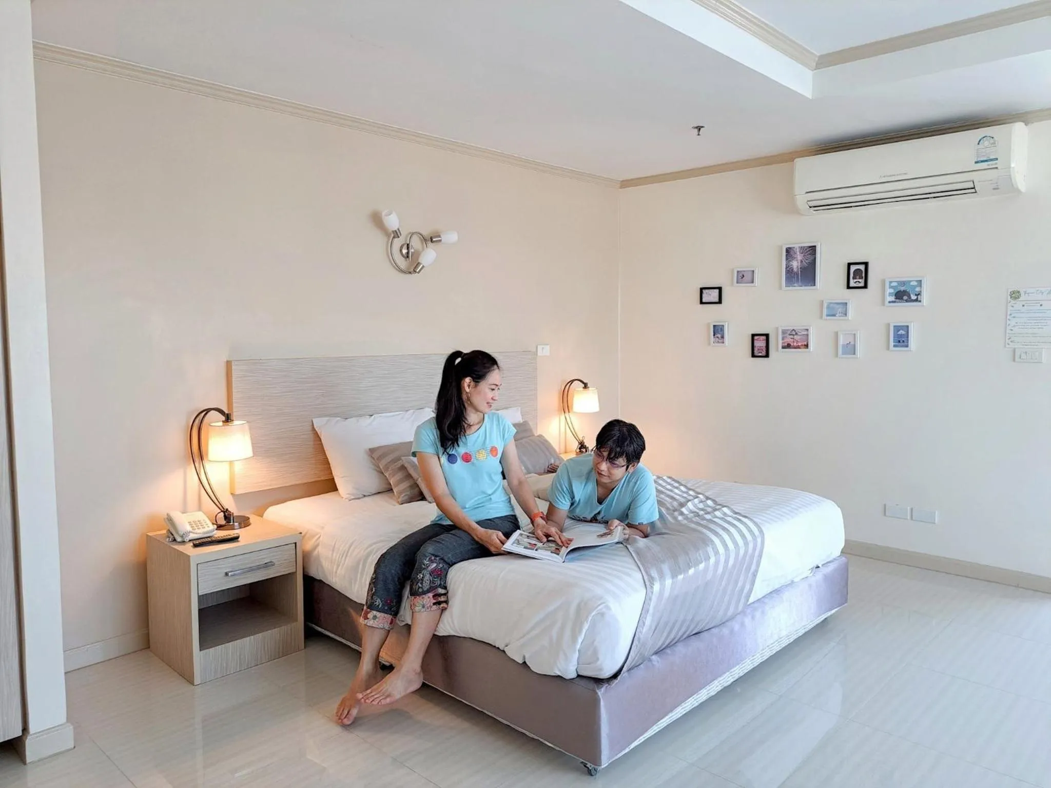 People, Bed in Thipurai City Hotel