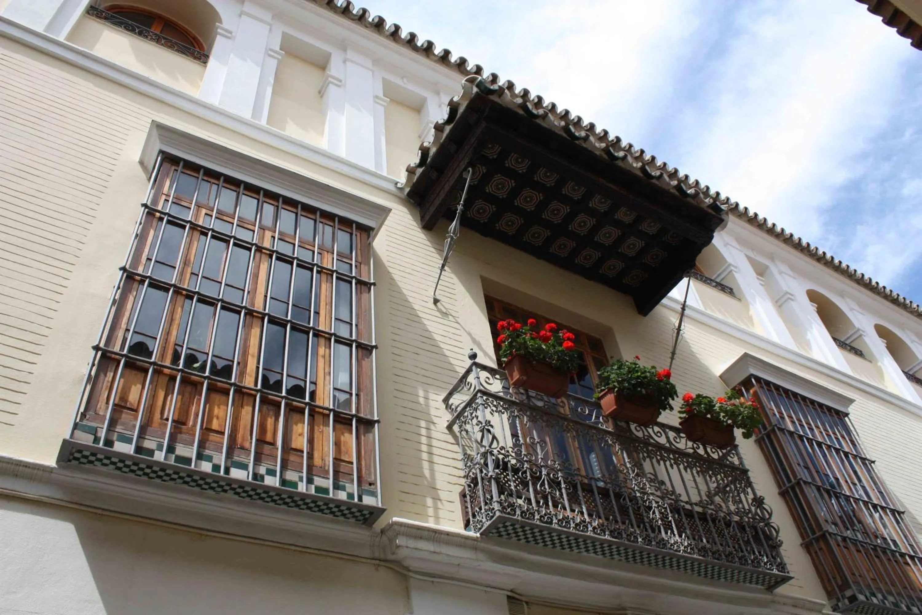 Facade/entrance in La Casa del Conde de Gelves Apartments