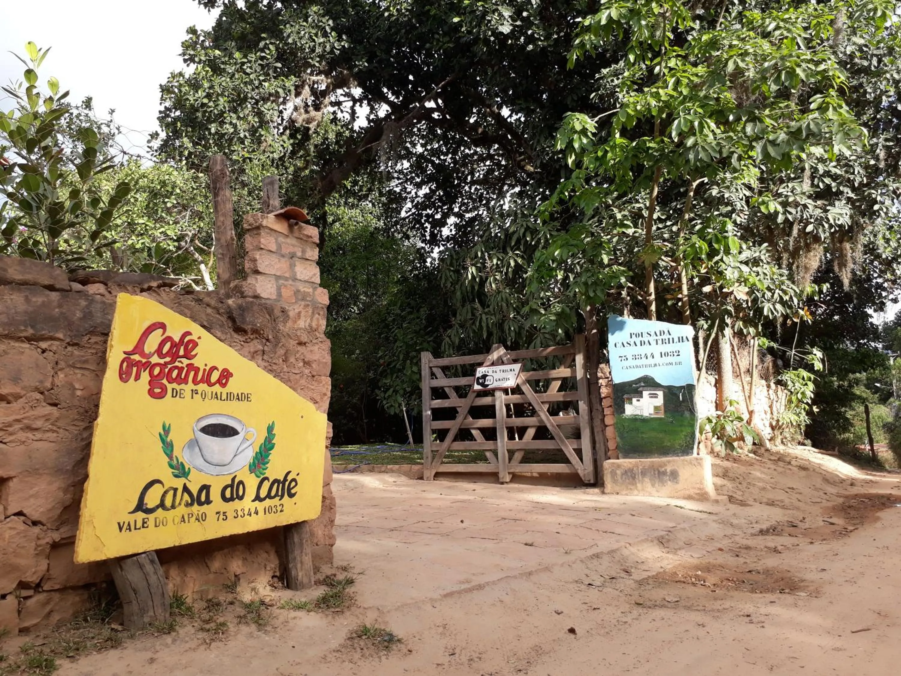 Facade/entrance in Casa da Trilha