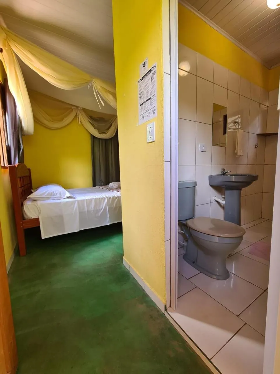 Bathroom, Bed in Casa da Trilha