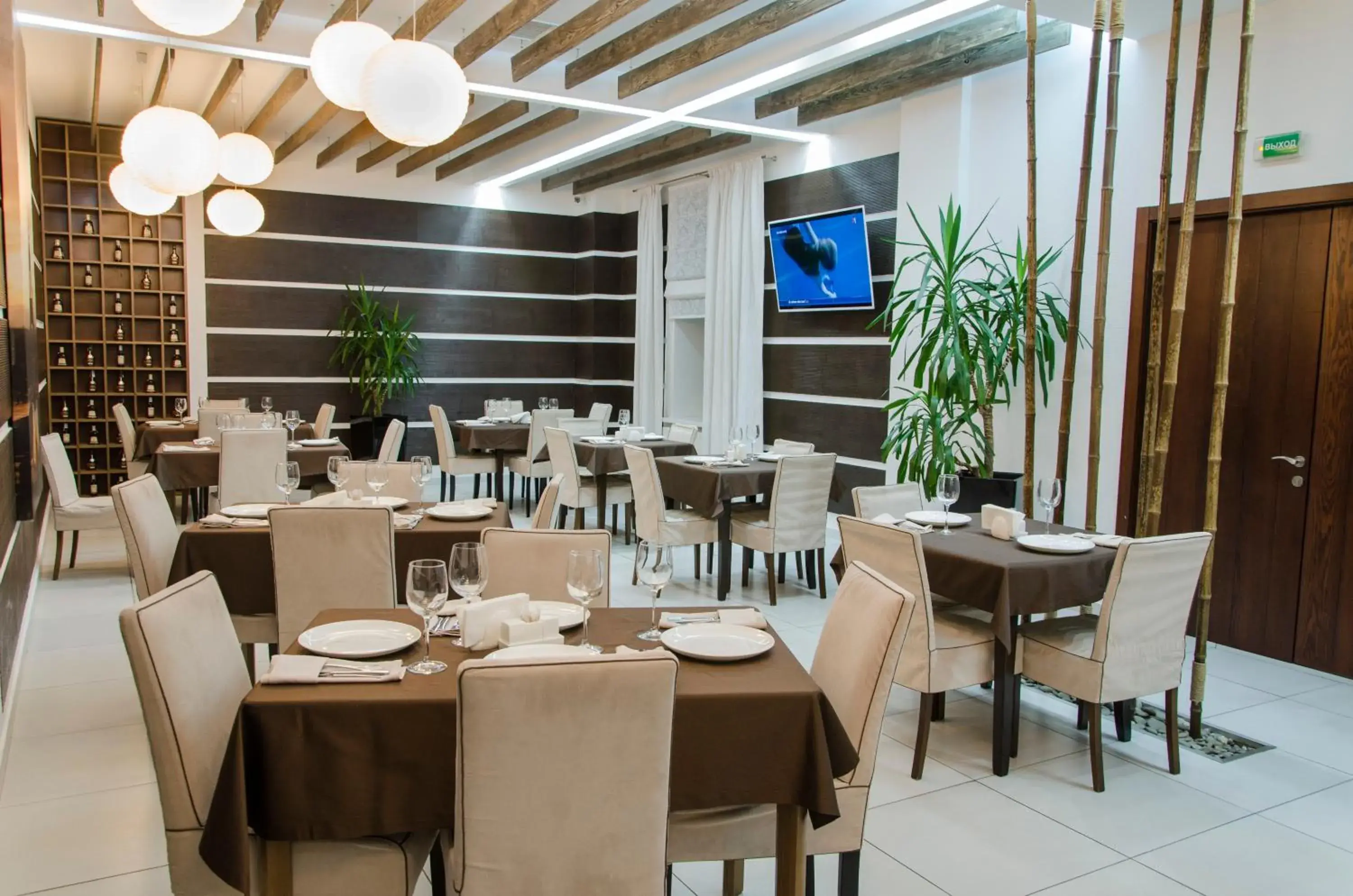 Restaurant/places to eat in Tsunami Spa Hotel Restaurant/places to eat in Tsunami Spa Hotel