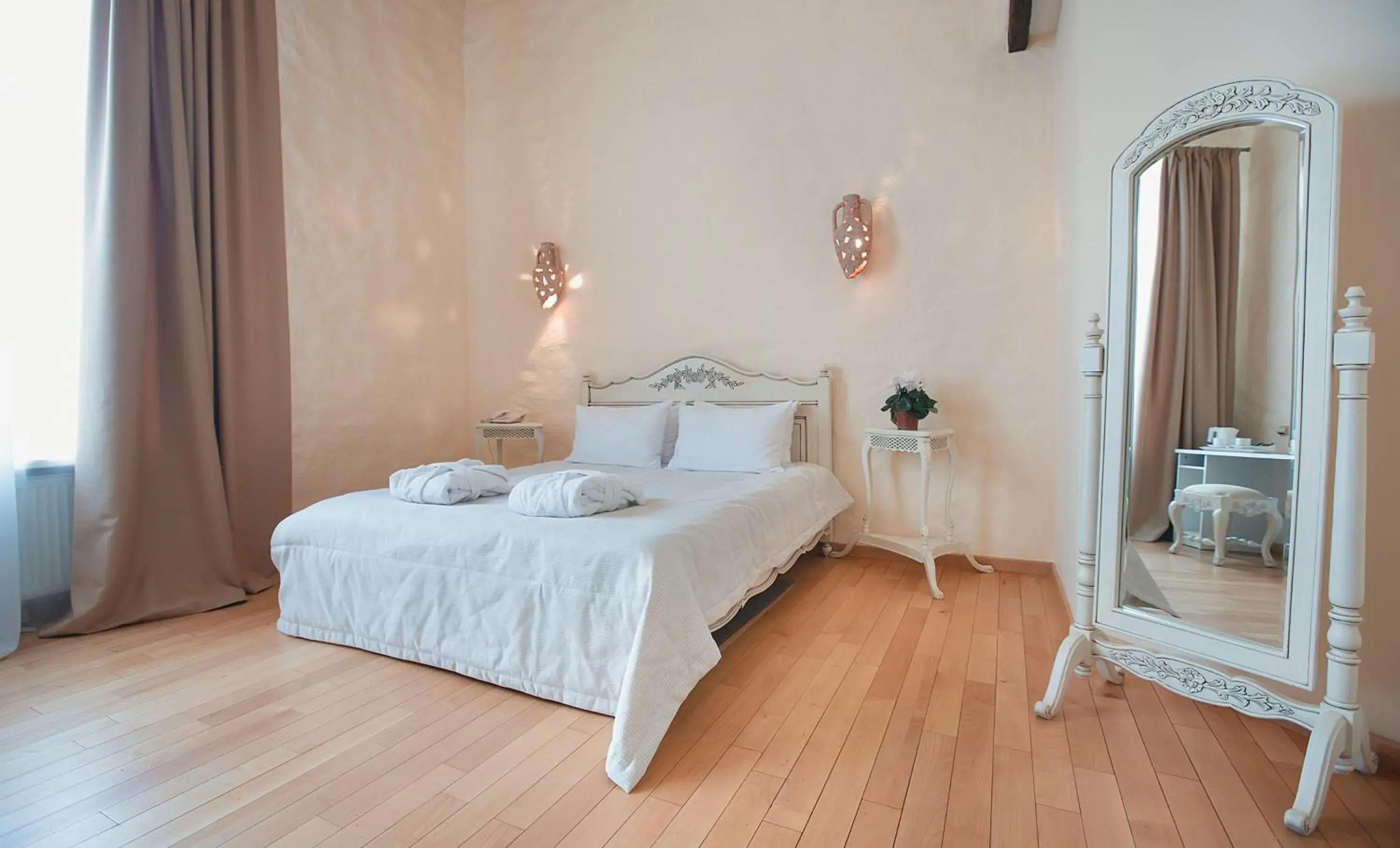 Bed in Tsunami Spa Hotel Bed in Tsunami Spa Hotel