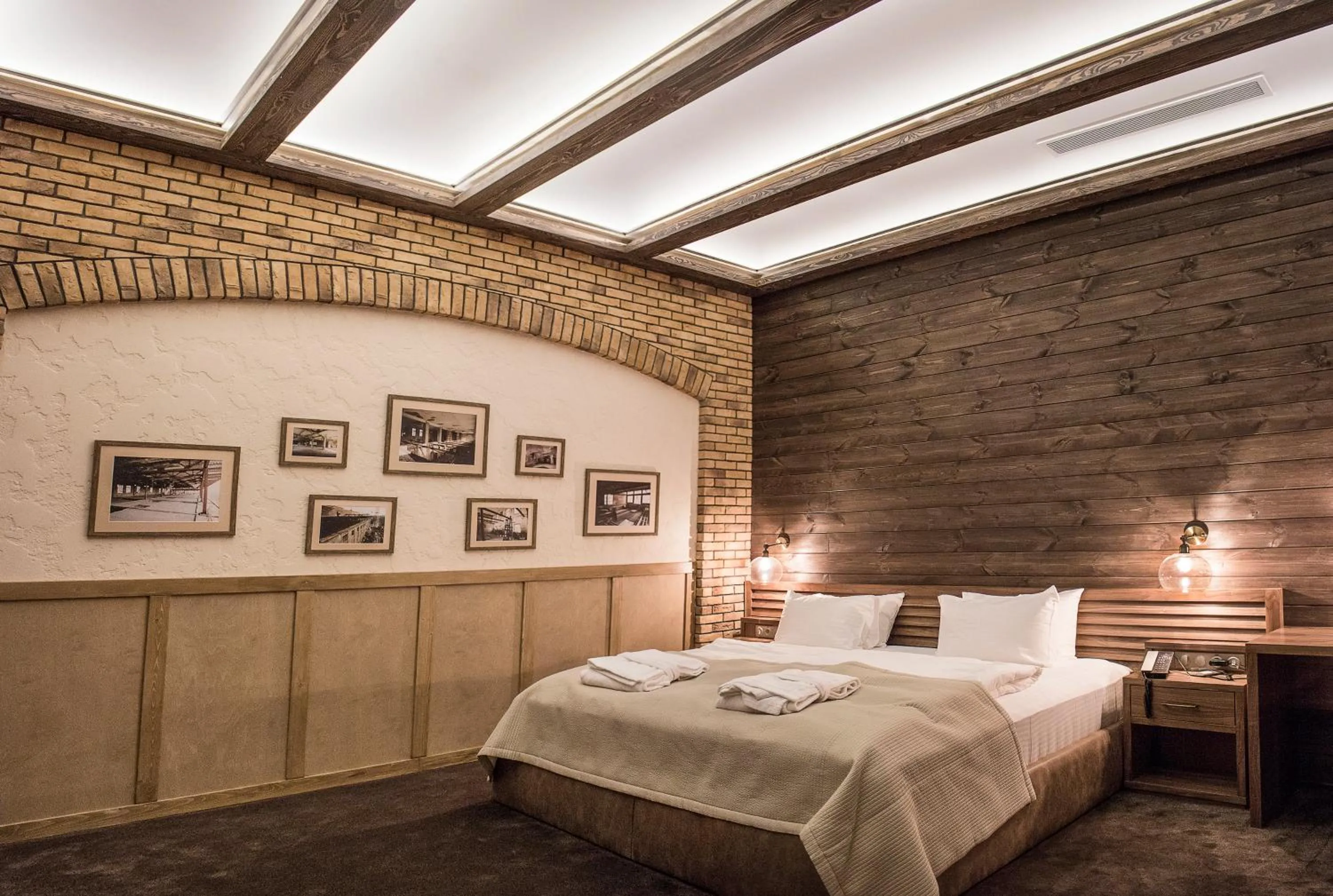 Bed in Tsunami Spa Hotel