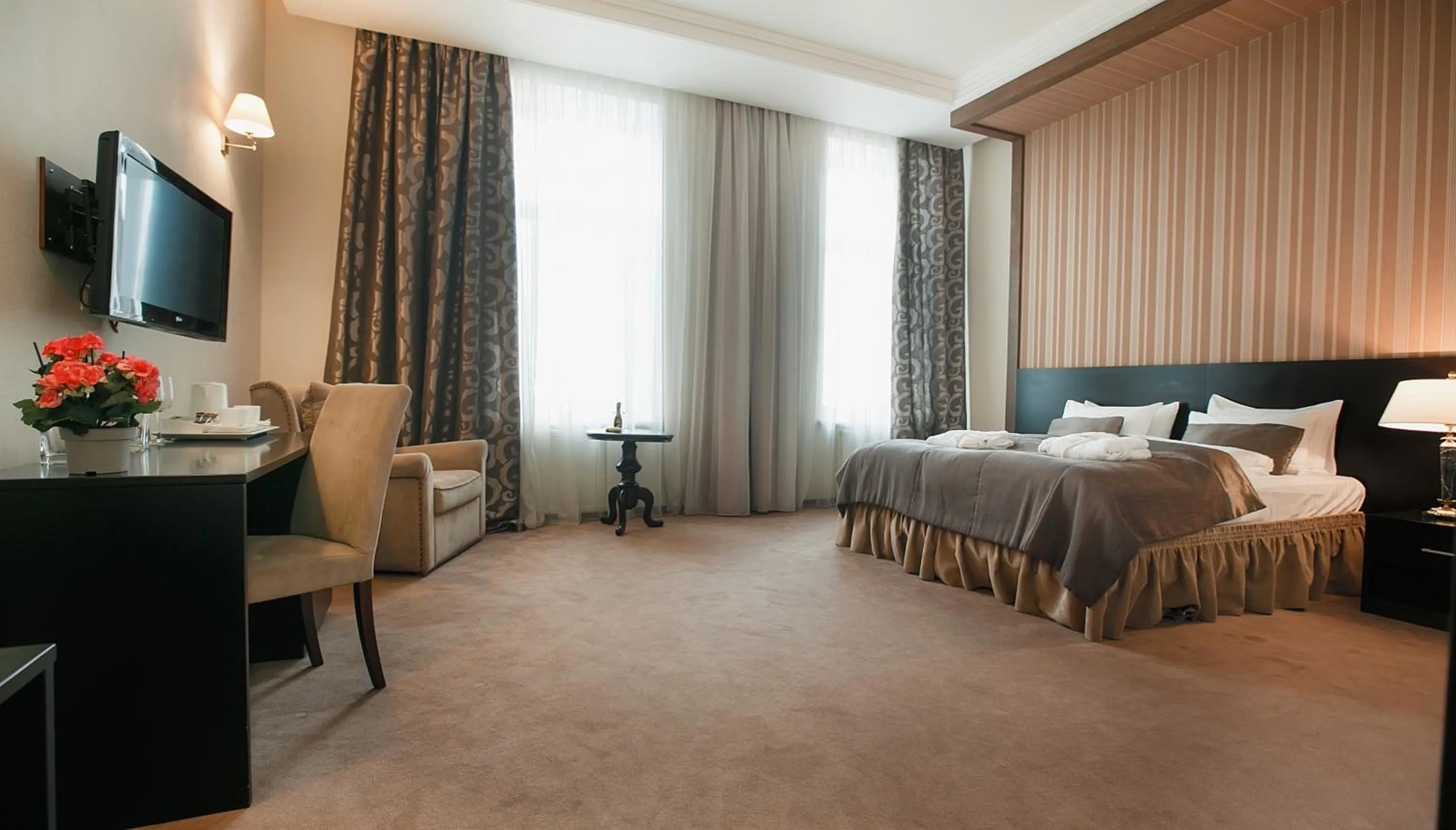 Photo of the whole room, Bed in Tsunami Spa Hotel