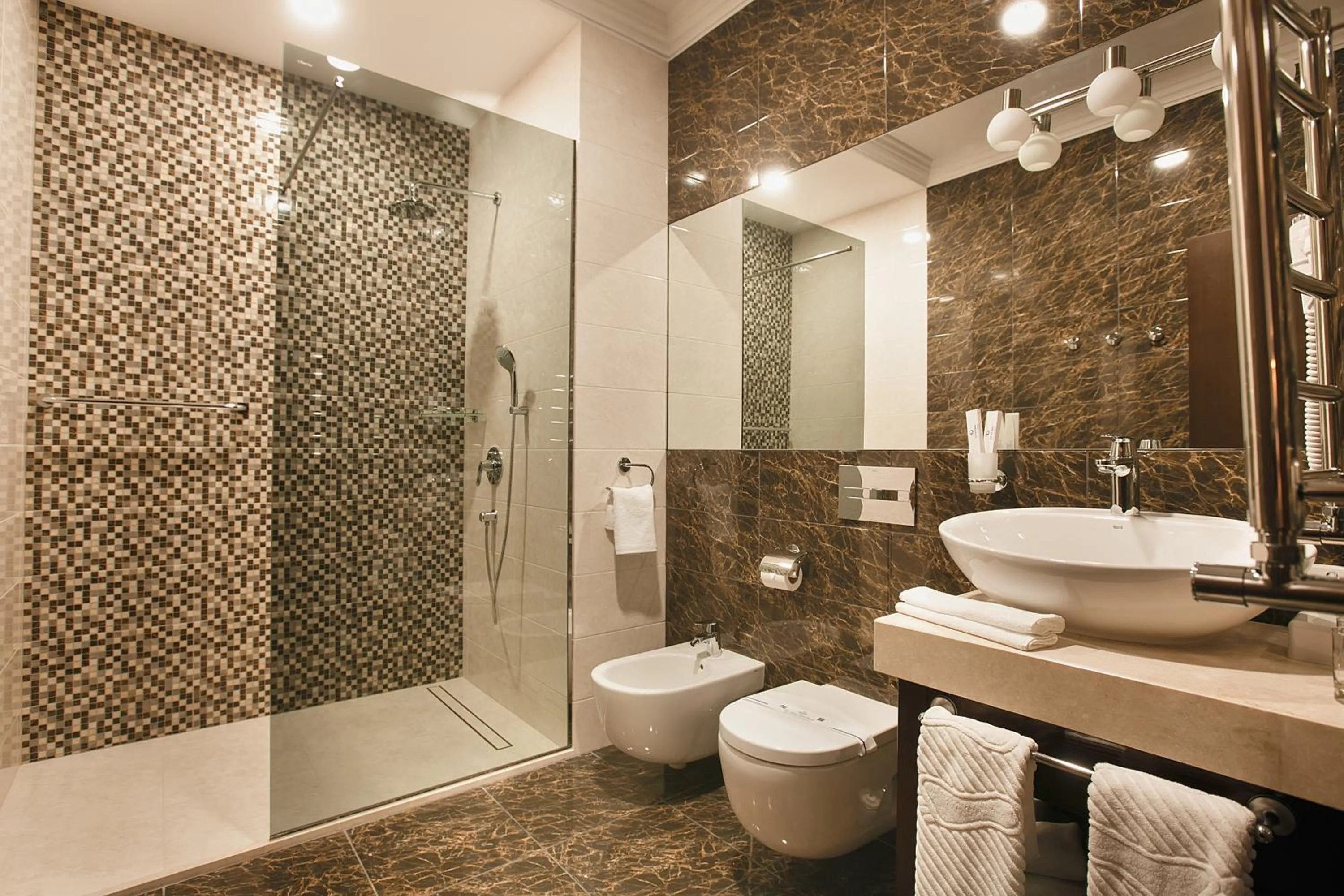 Shower in Tsunami Spa Hotel