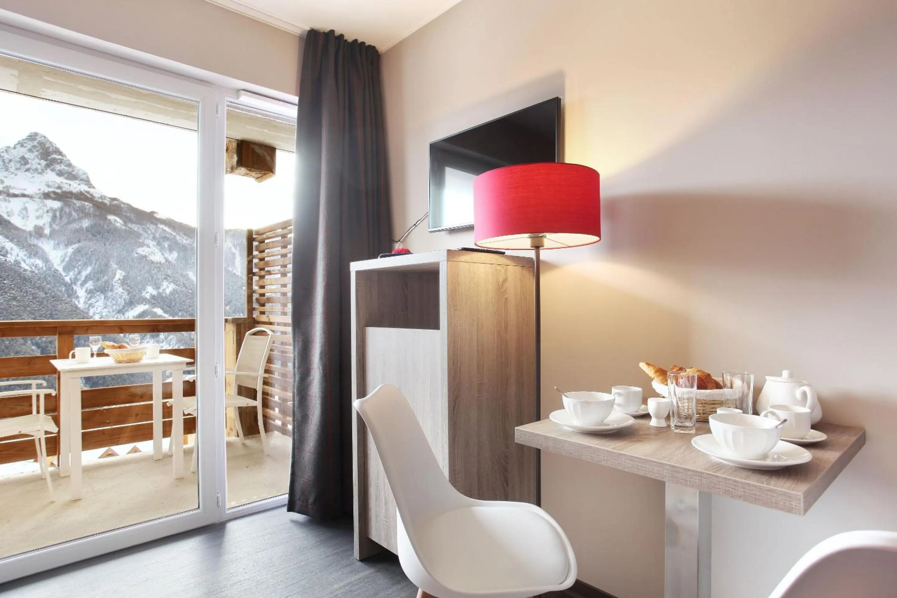 Dining area in Résidence Odalys Le Village de Praroustan