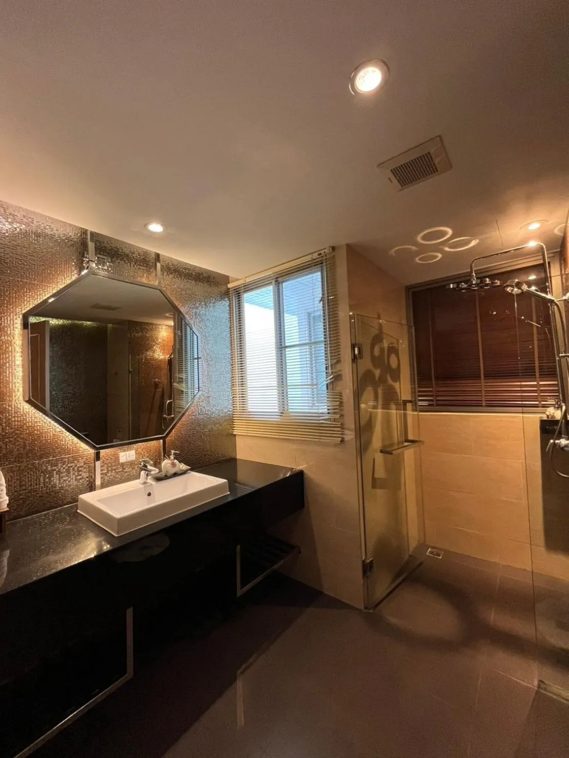 Bed in 9 SUITE Luxury Boutique Hotel