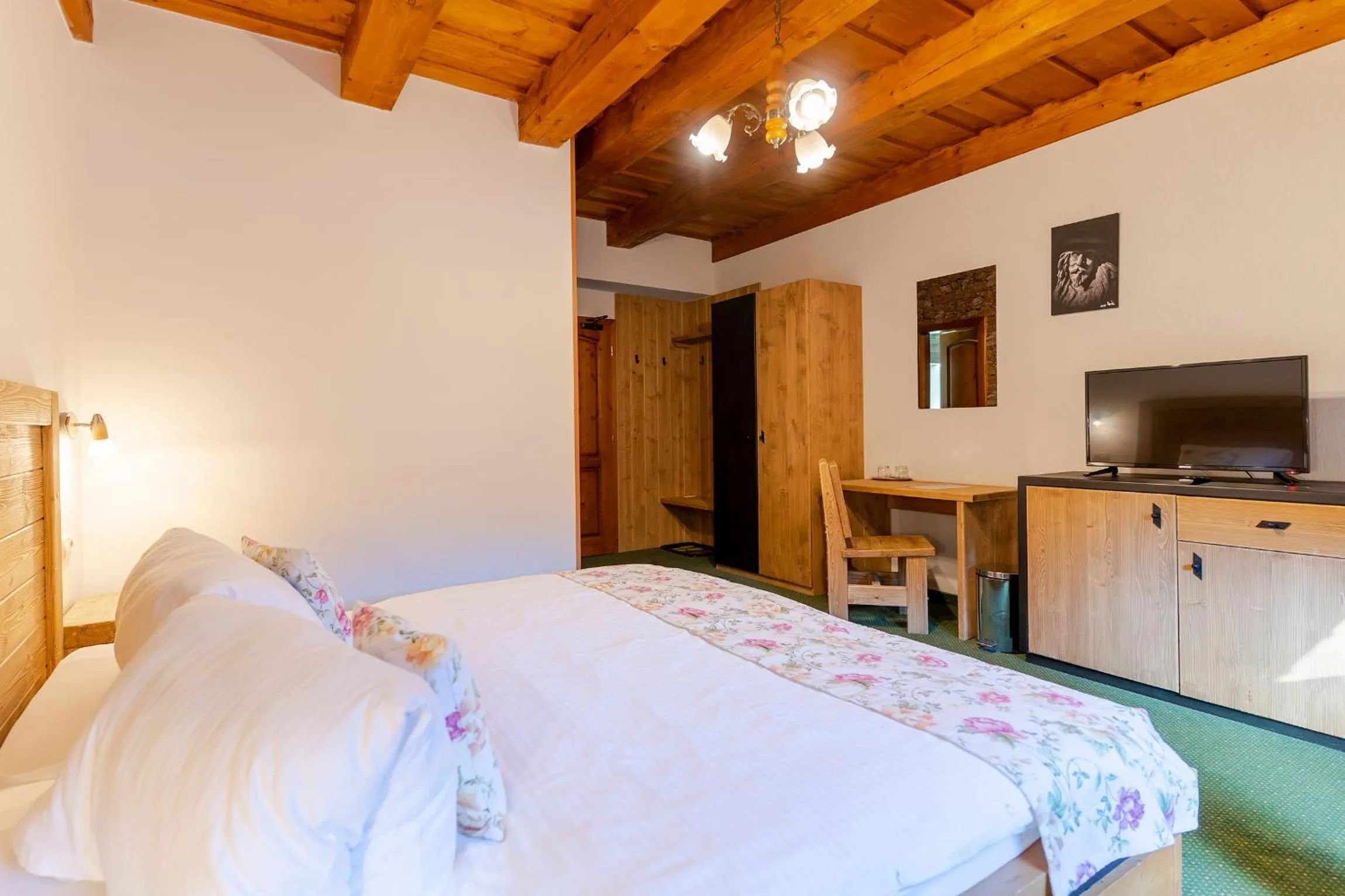 Photo of the whole room, Bed in Hotel Strachanovka - Jánska Koliba