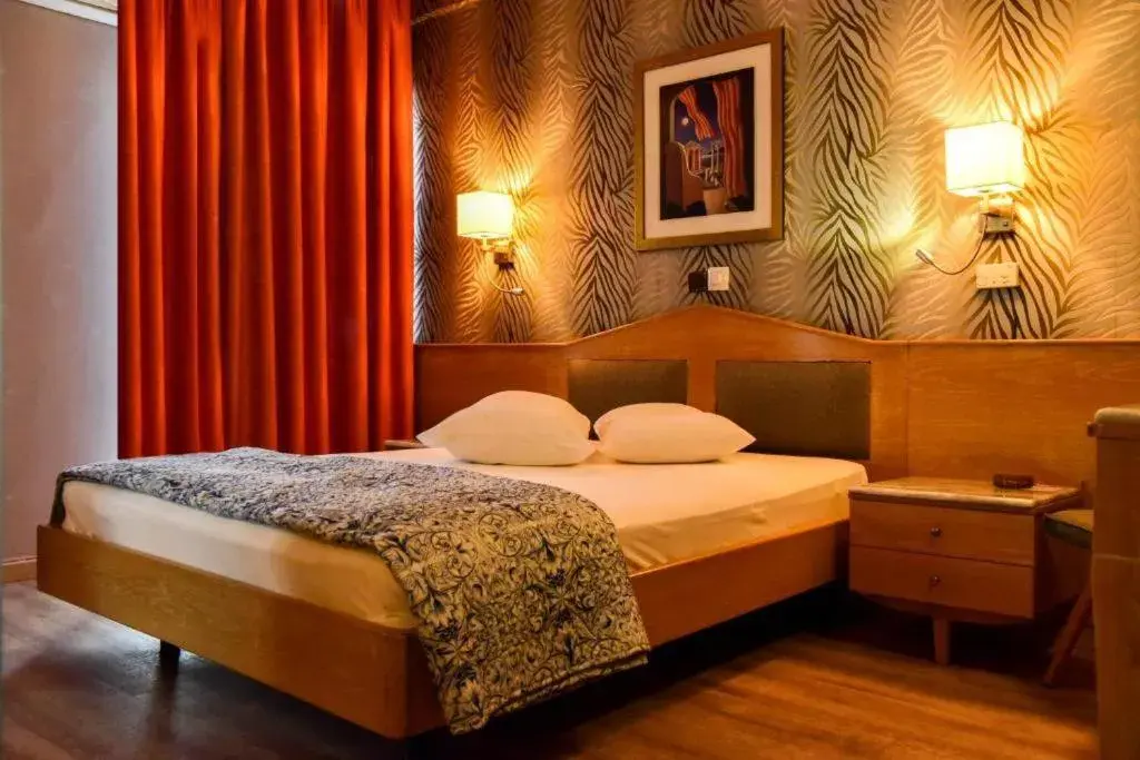 Small Double Room in Eva Hotel Piraeus Small Double Room in Eva Hotel Piraeus