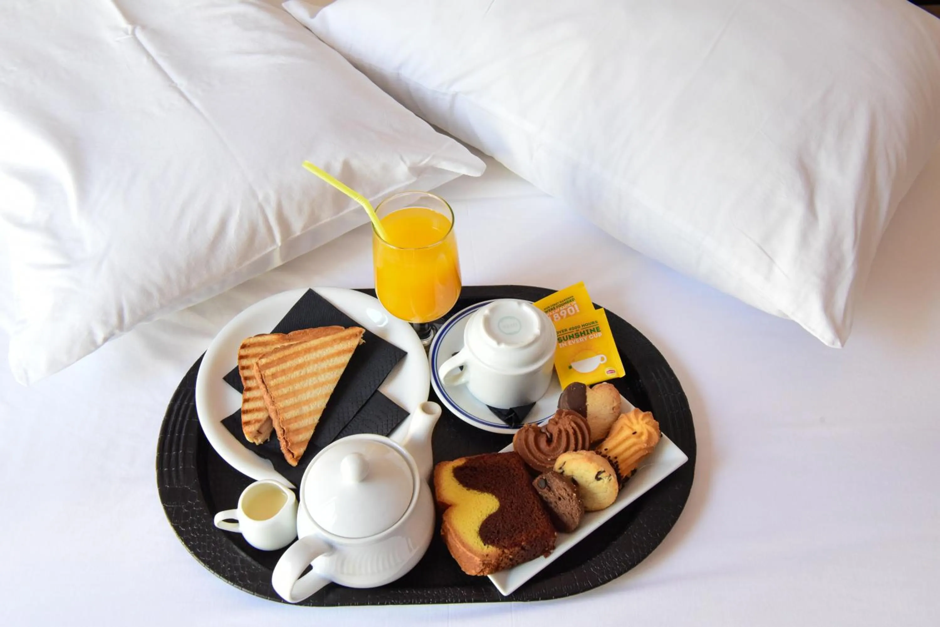 Continental breakfast, Bed in Eva Hotel Piraeus
