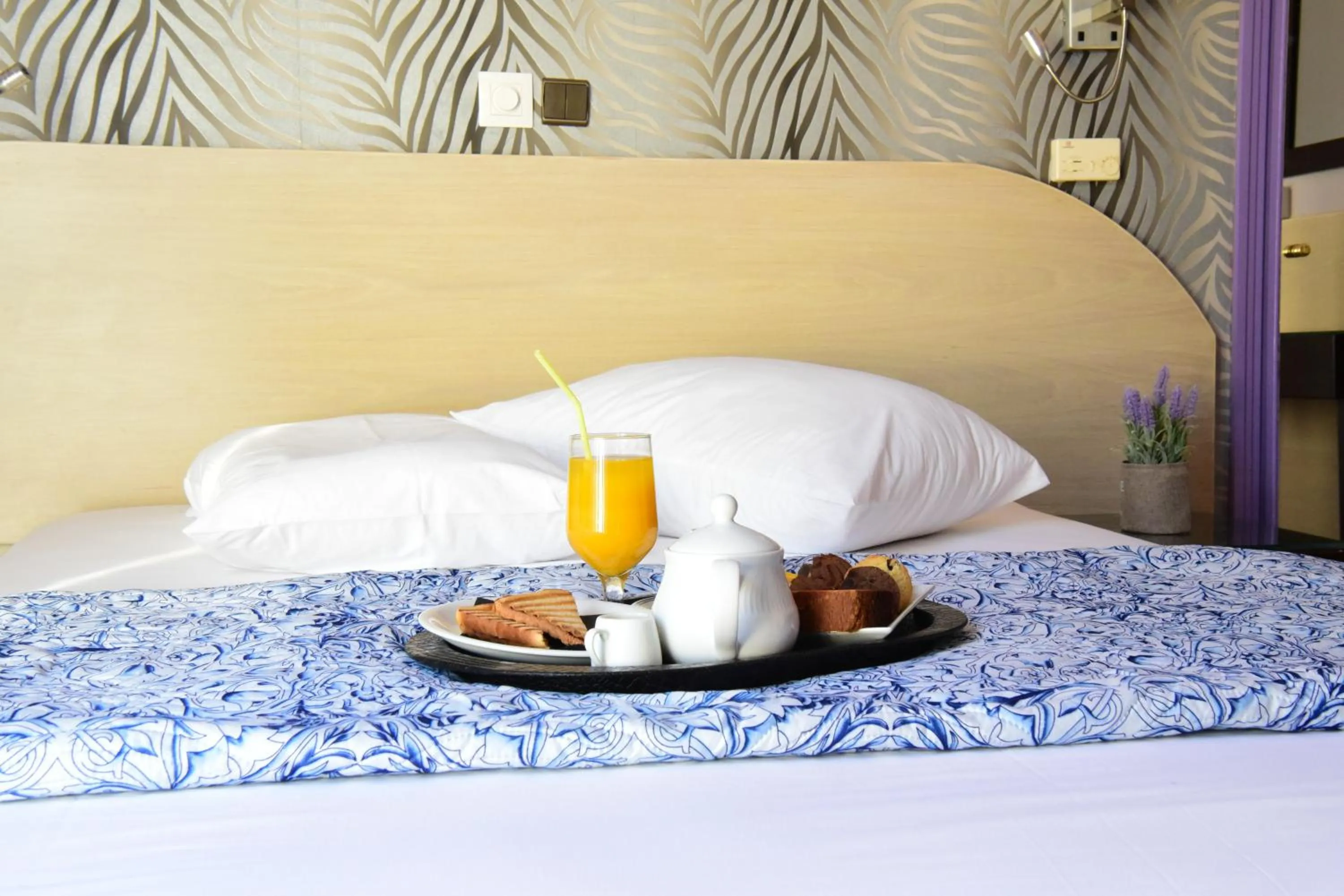 Coffee/tea facilities, Bed in Eva Hotel Piraeus