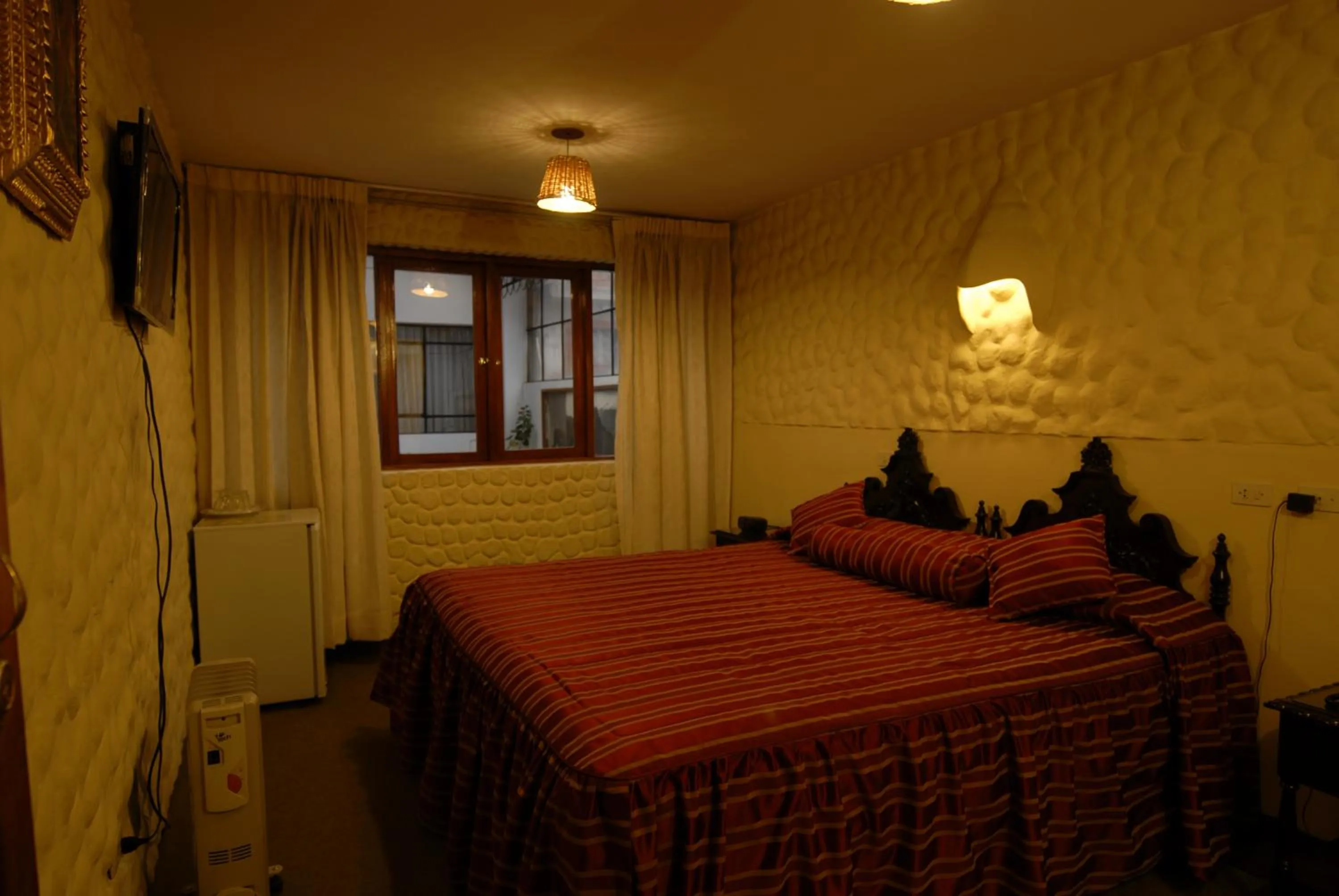 Photo of the whole room in Hotel Casablanca