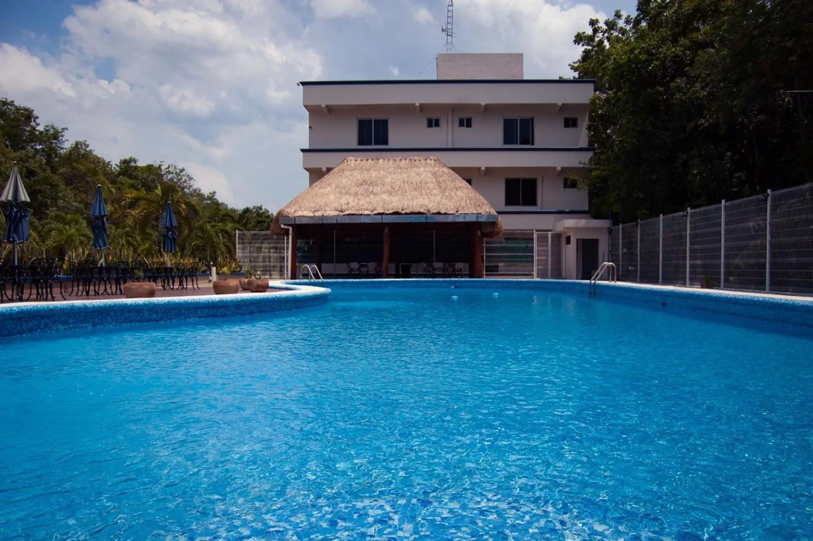 Swimming pool in Hotel Luna Caribe