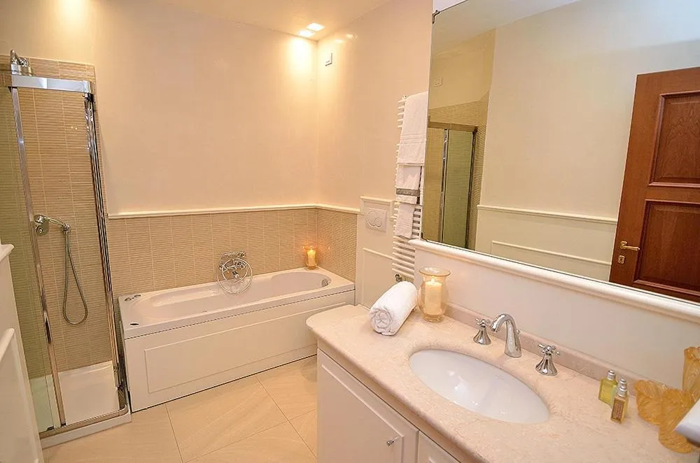 Shower in B&B Villa Ines