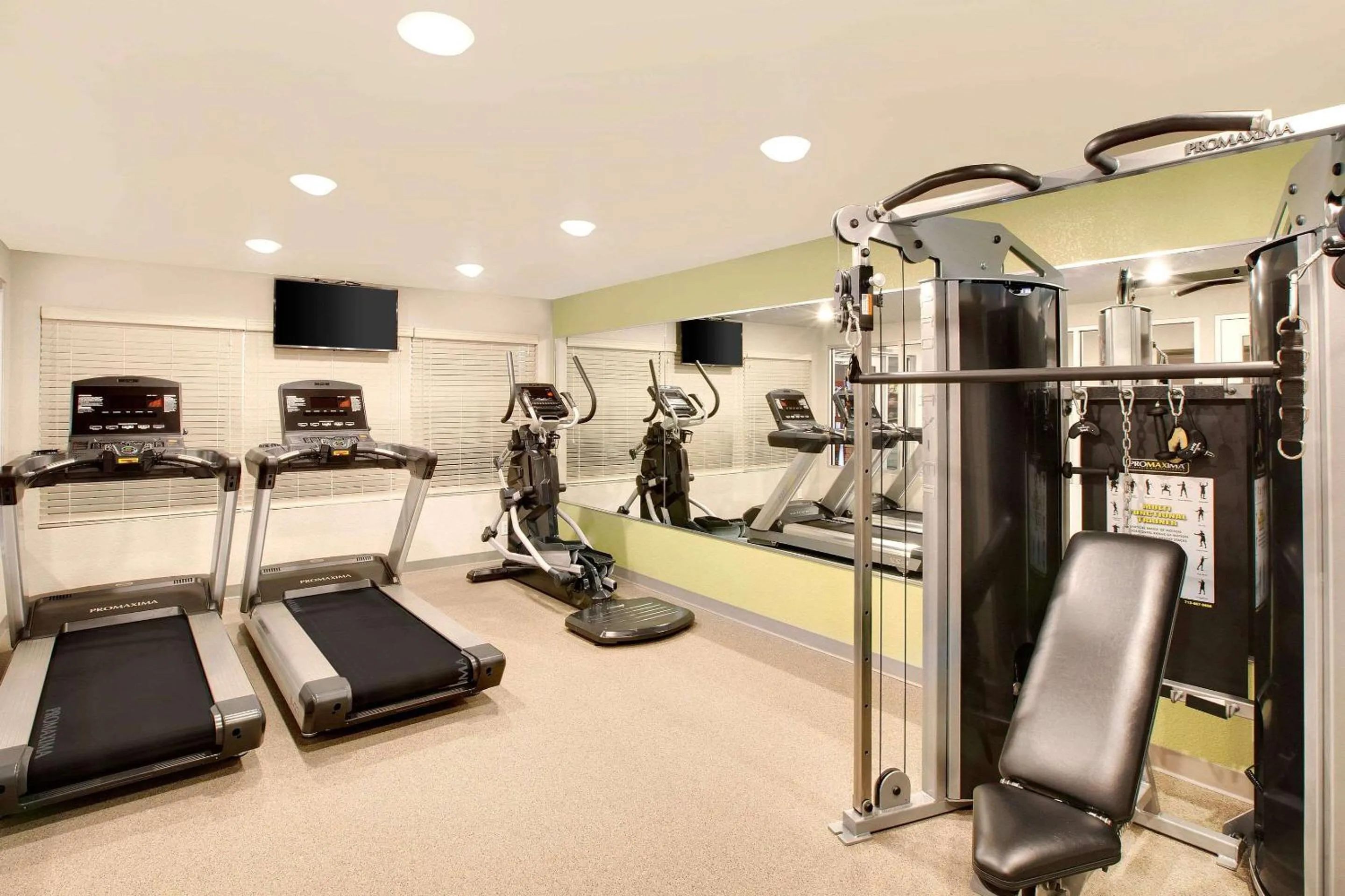 Fitness centre/facilities in WoodSpring Suites Houston Northwest