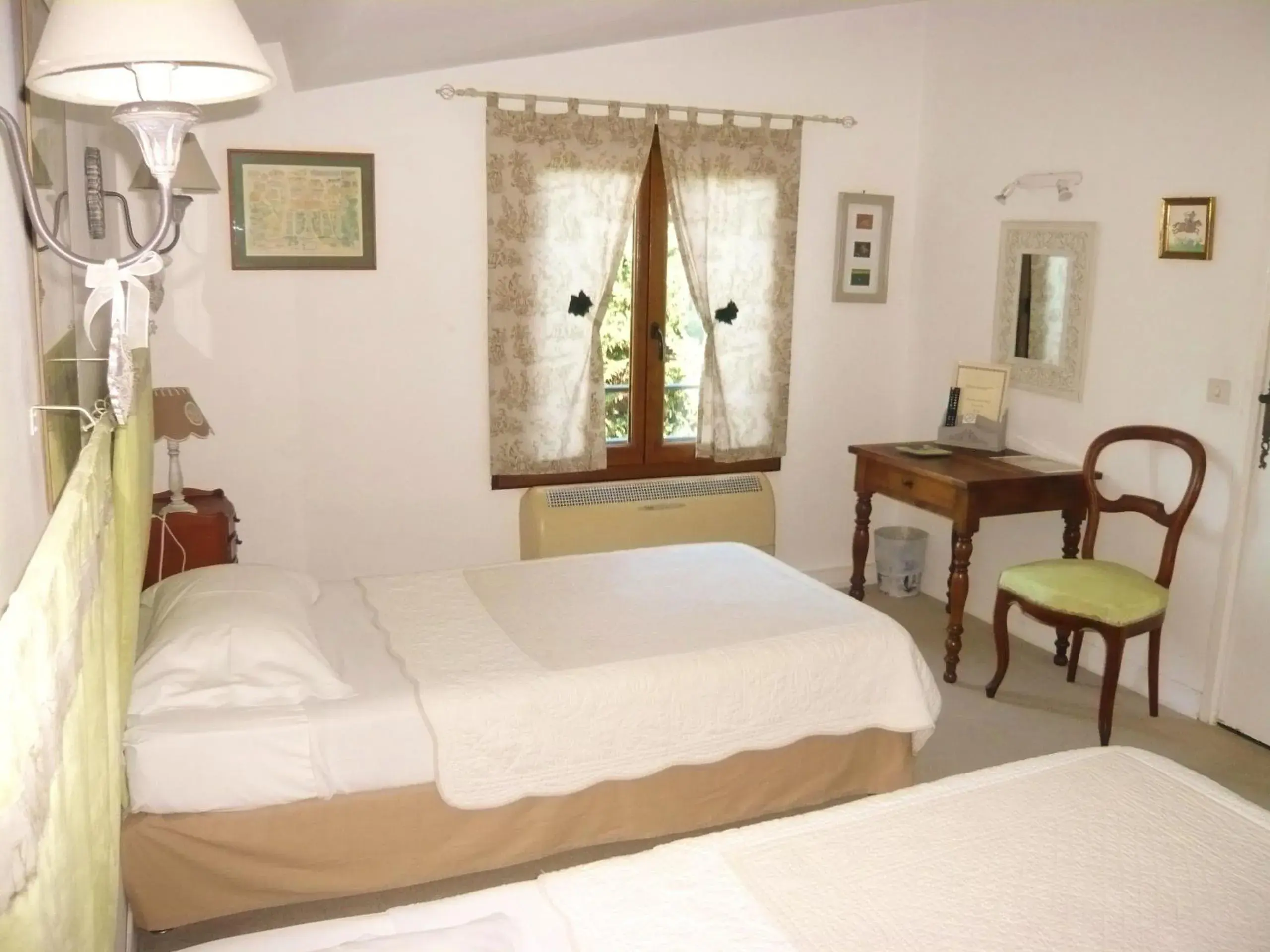 Twin Room in Hotel Mistral Twin Room in Hotel Mistral