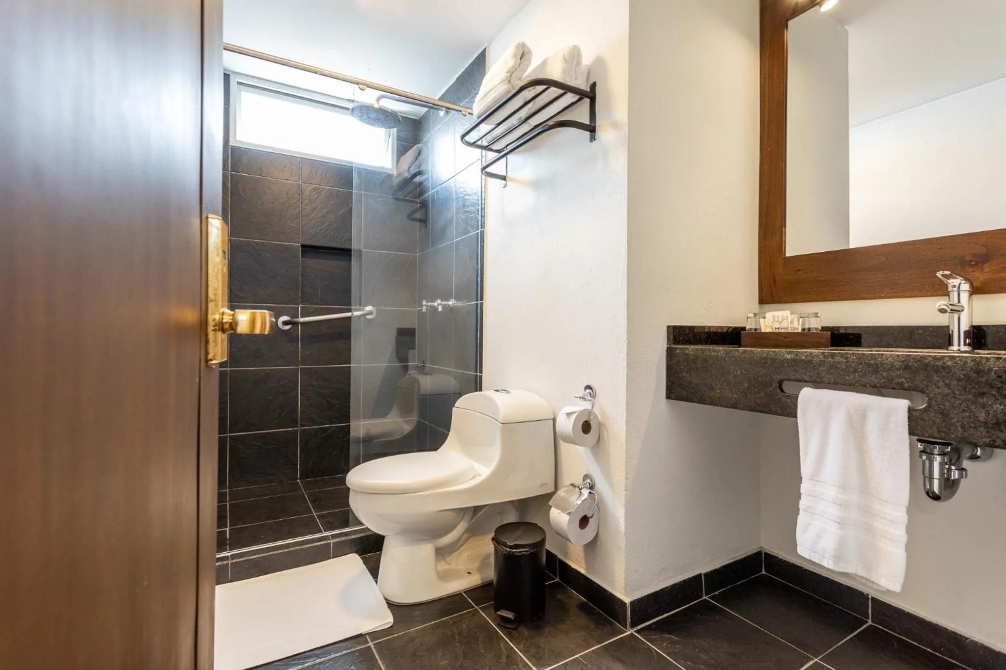 Bathroom in Hotel Carretero