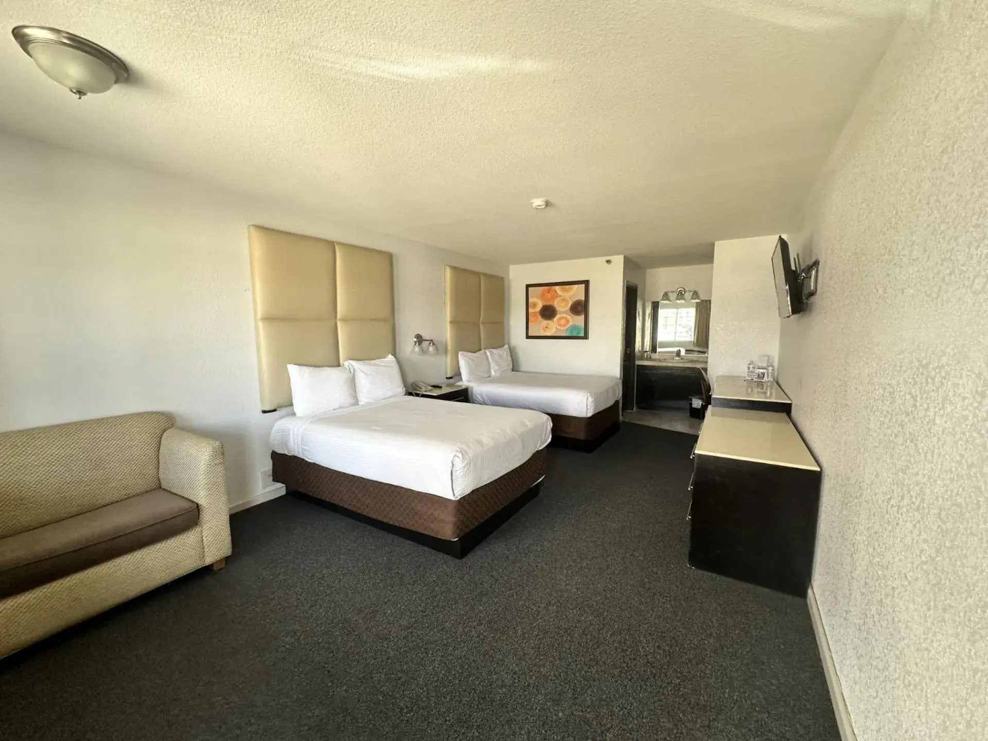 Photo of the whole room, Bed in The New Pioneer Photo of the whole room, Bed in The New Pioneer